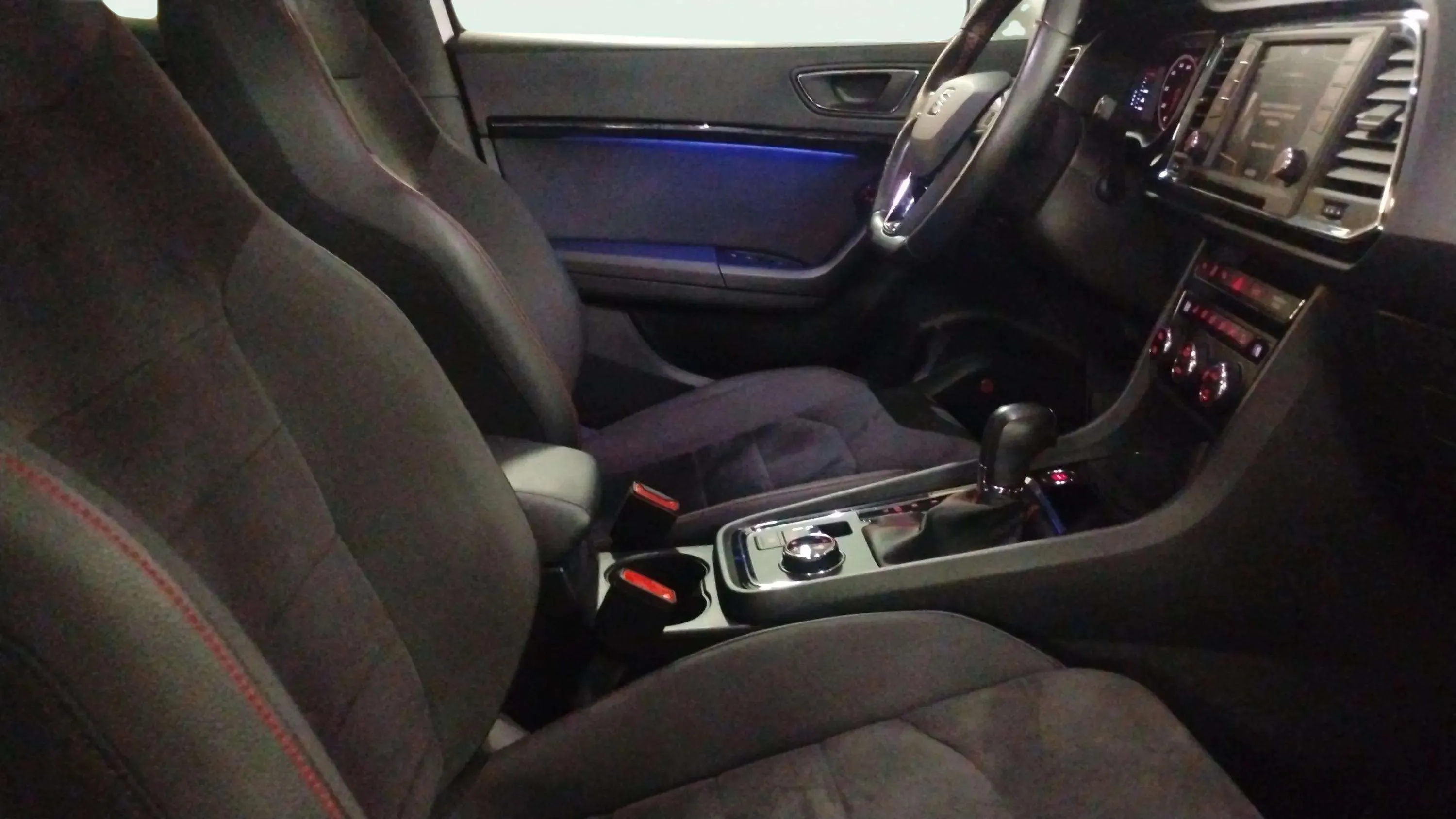 SEAT Ateca 2.0 TSI DSG-7 4D FR Plus - foto 14