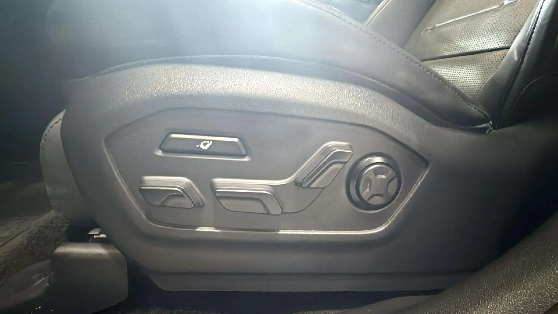 Hyundai Santa Fe HEV 1.6T 4x4 Calligraphy - foto 25
