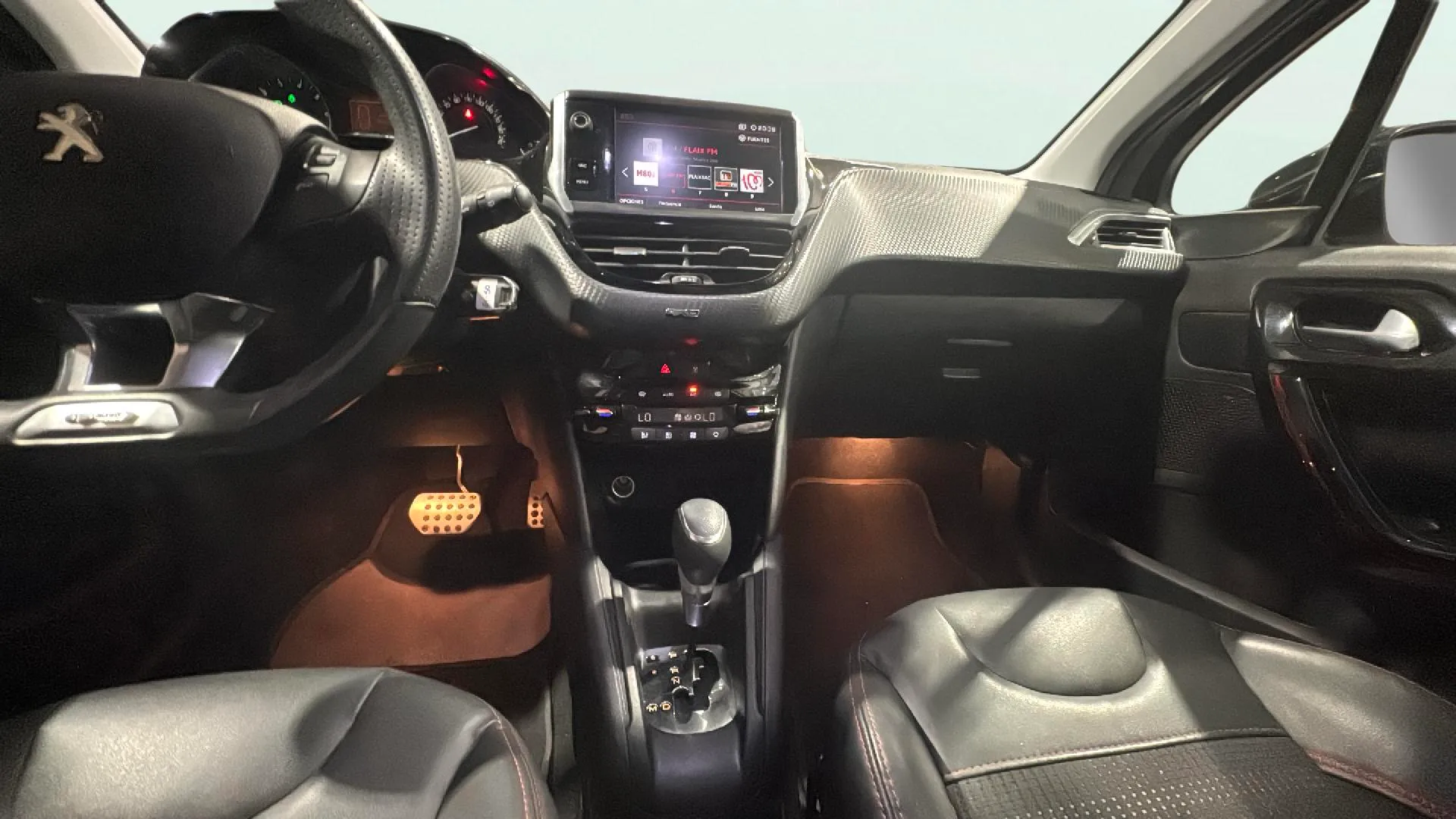 Peugeot 208 GT-Line 1.2L PT EAT6 - foto 9