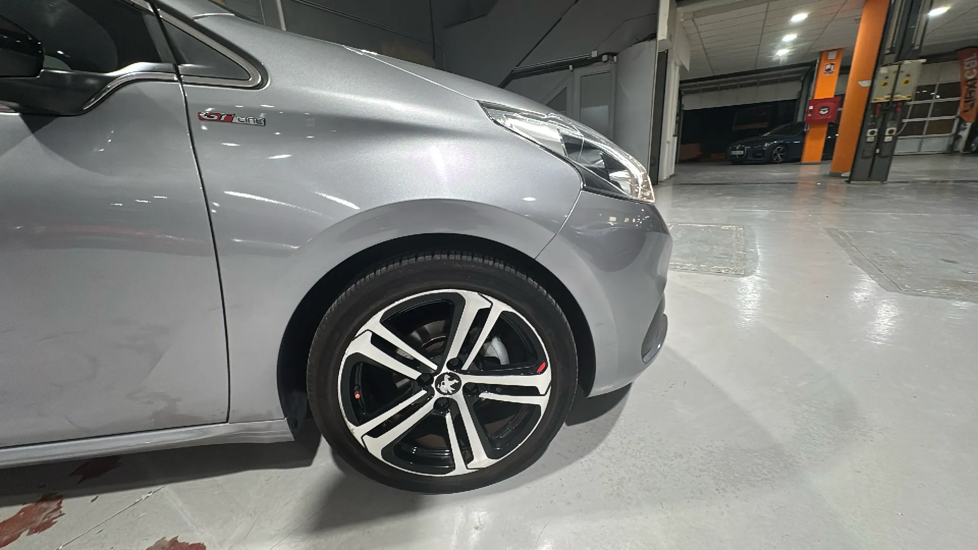Peugeot 208 GT-Line 1.2L PT EAT6 - foto 17