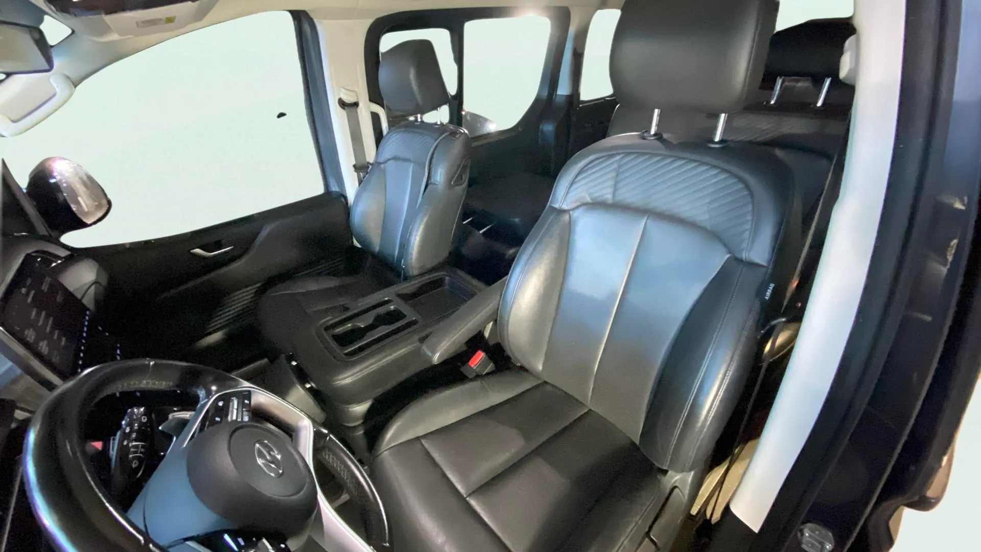 Hyundai STARIA 2.2 CRDi Style 4x4 9S - foto 16