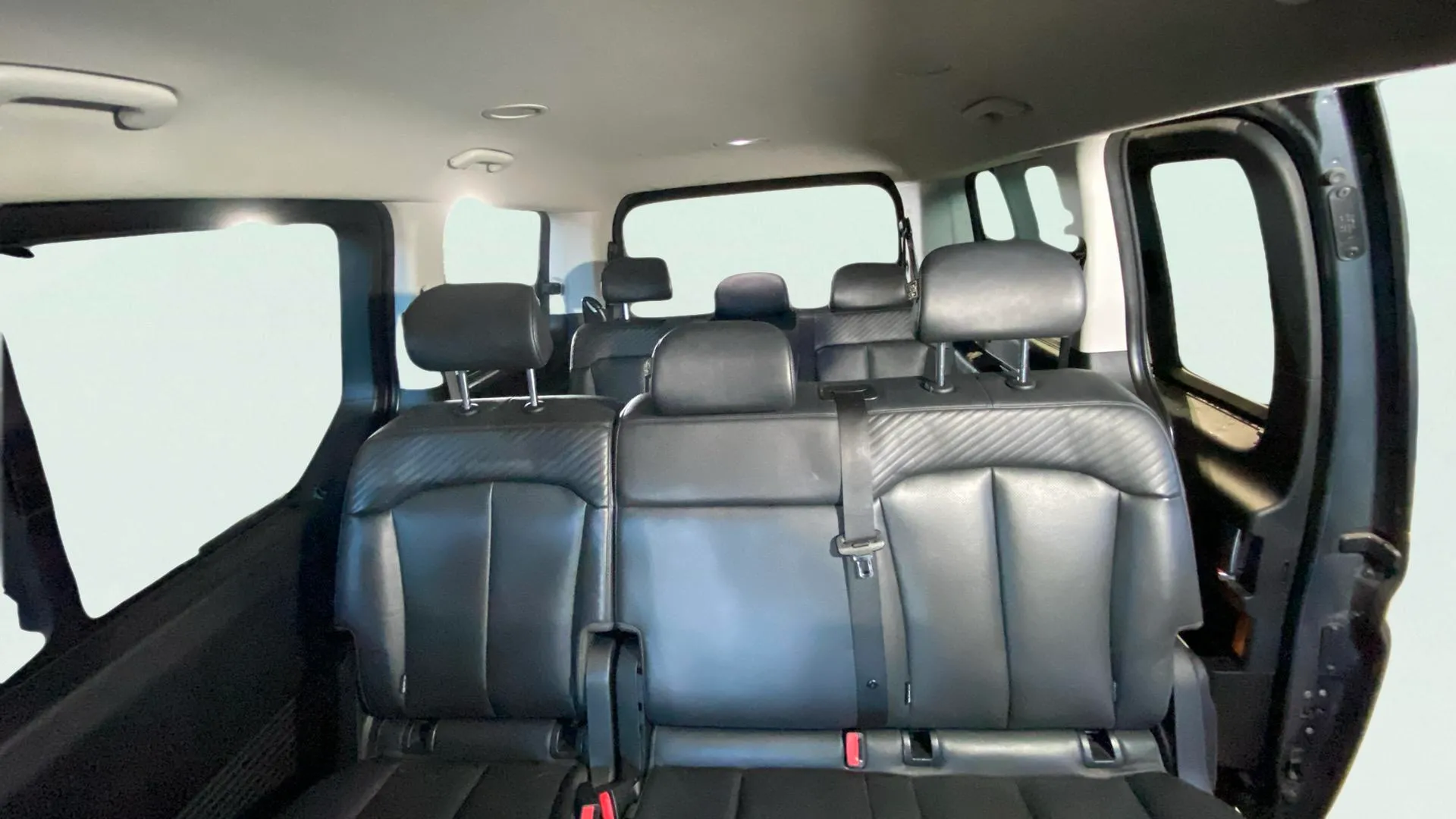 Hyundai STARIA 2.2 CRDi Style 4x4 9S - foto 18