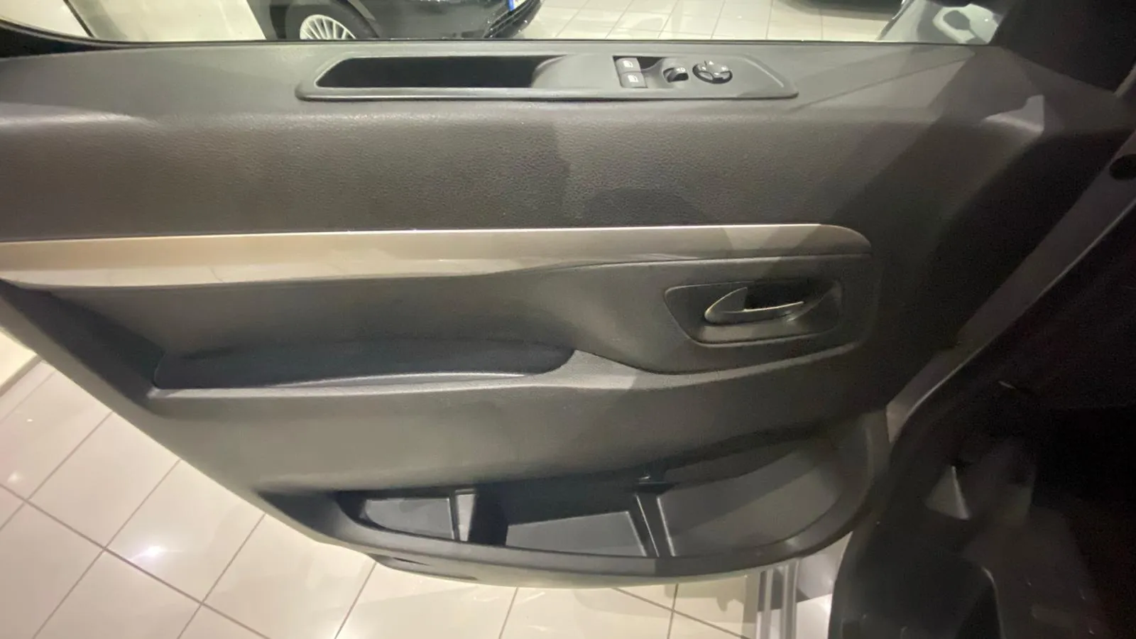 Peugeot Traveller Business Long BlueHDi 180 EAT8 - foto 17