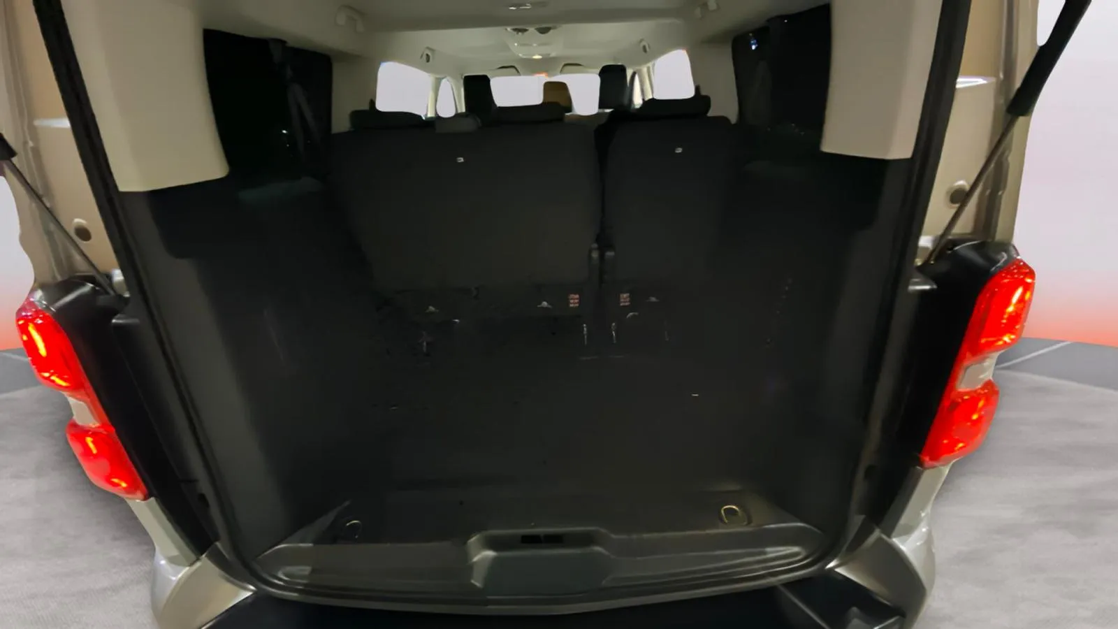 Peugeot Traveller Business Long BlueHDi 180 EAT8 - foto 11