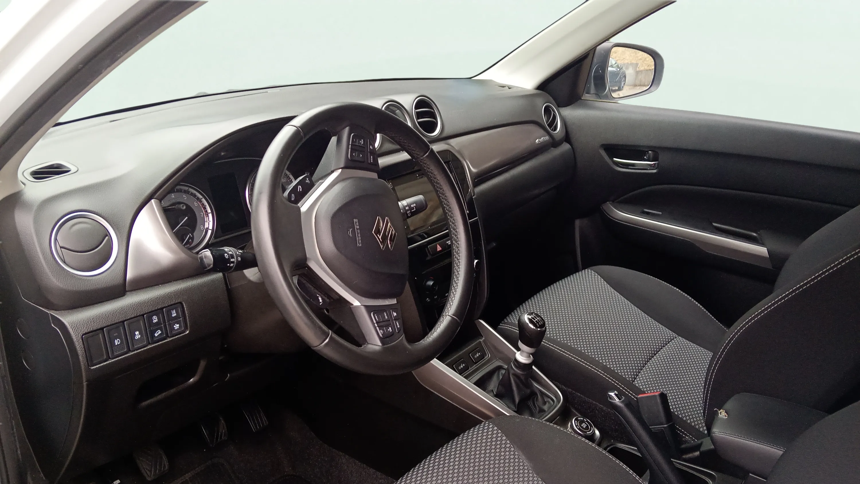 Suzuki Vitara 1.5 GLE 4WD Strong Hybrid - foto 10