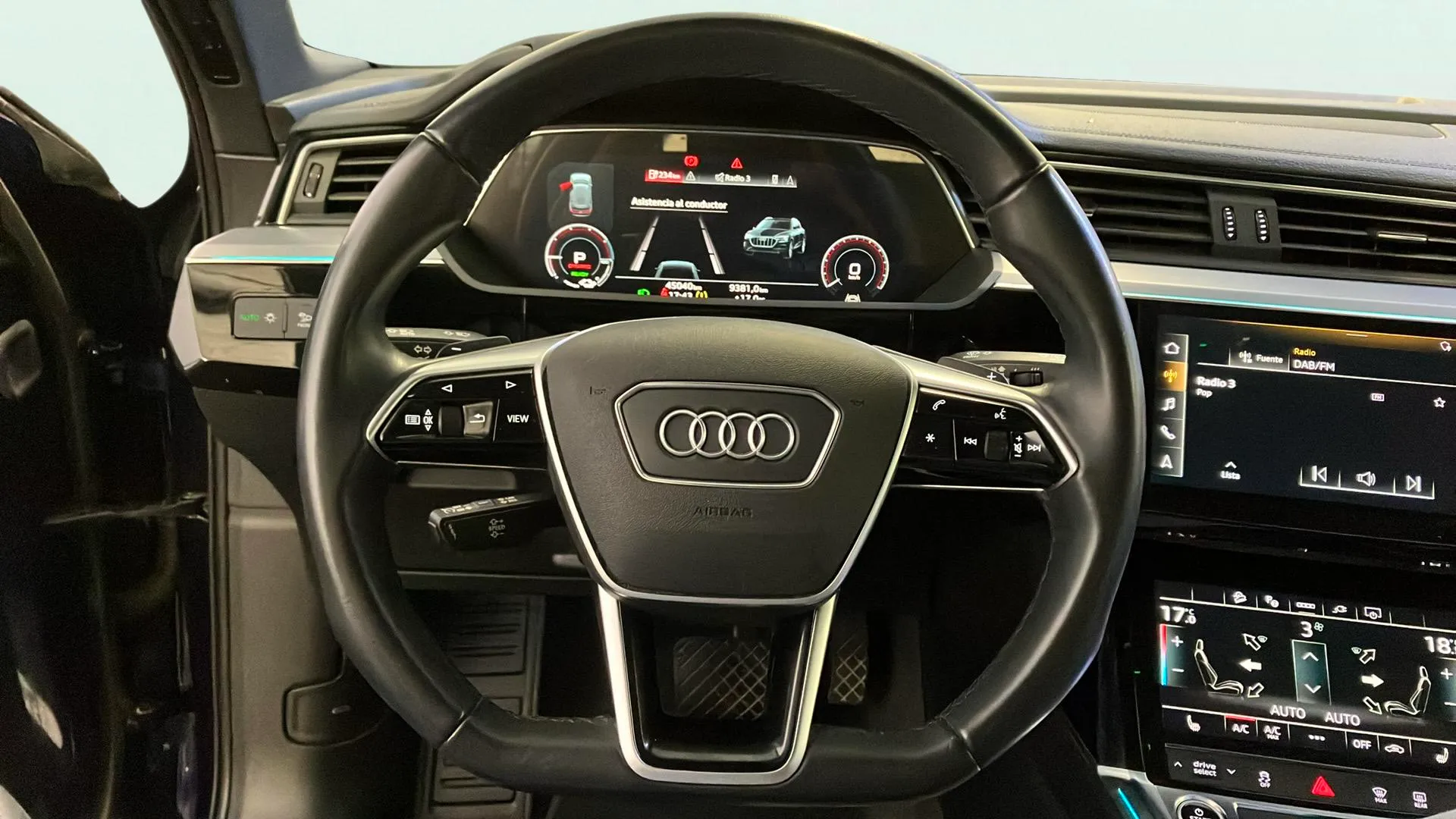 Audi e-tron 50 quattro - foto 11