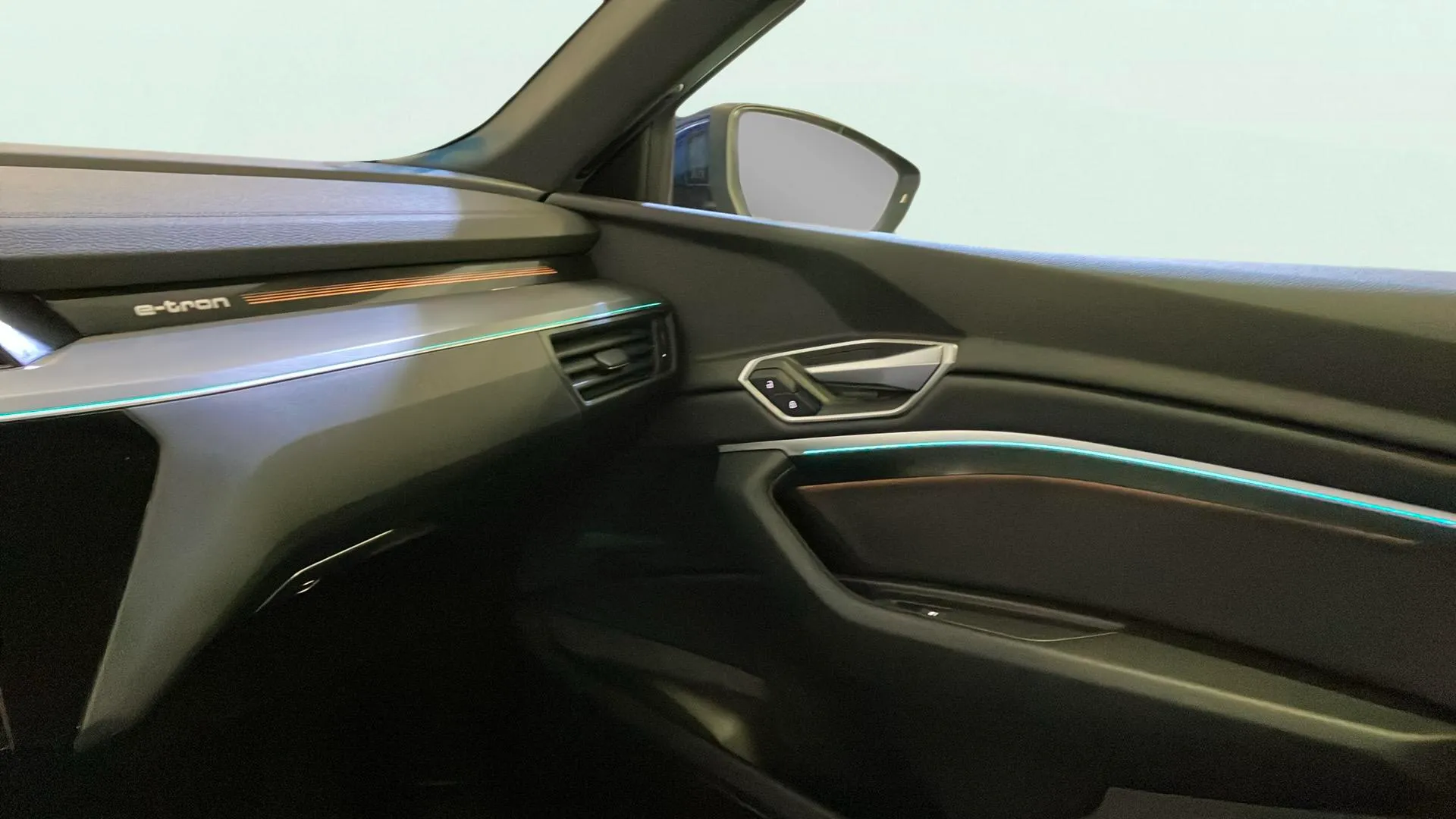 Audi e-tron 50 quattro - foto 22
