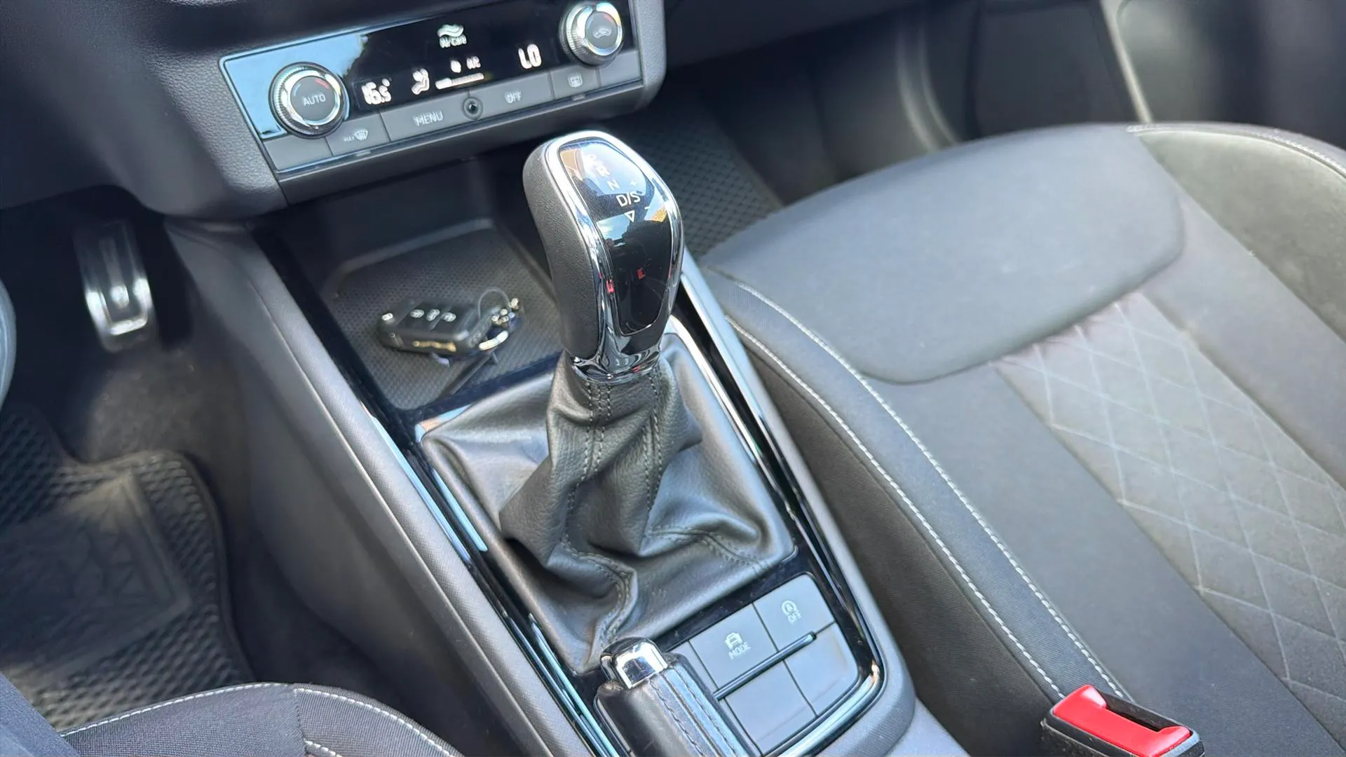 Škoda Kamiq 1.5 TSI DSG Sport - foto 21