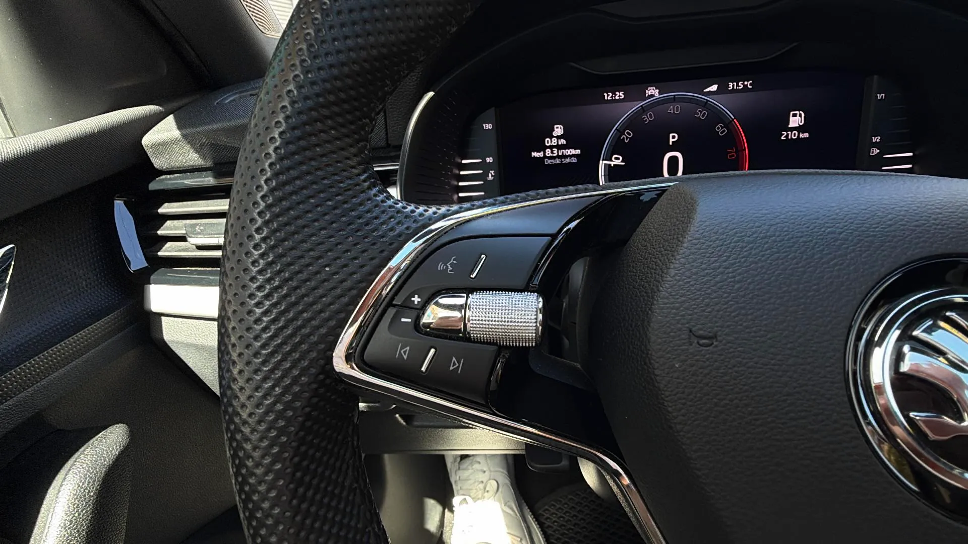 Škoda Kamiq 1.5 TSI DSG Sport - foto 17