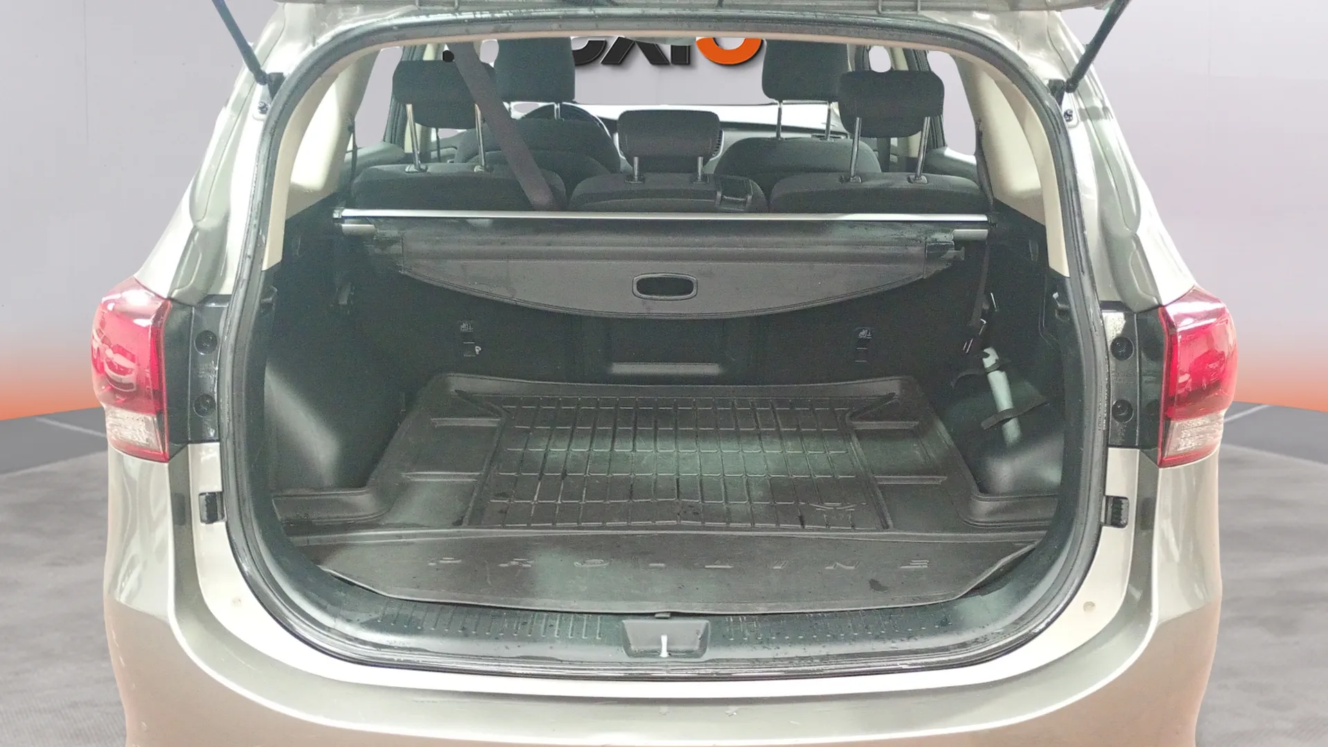 Kia Carens 1.6 GDi Basic - foto 18