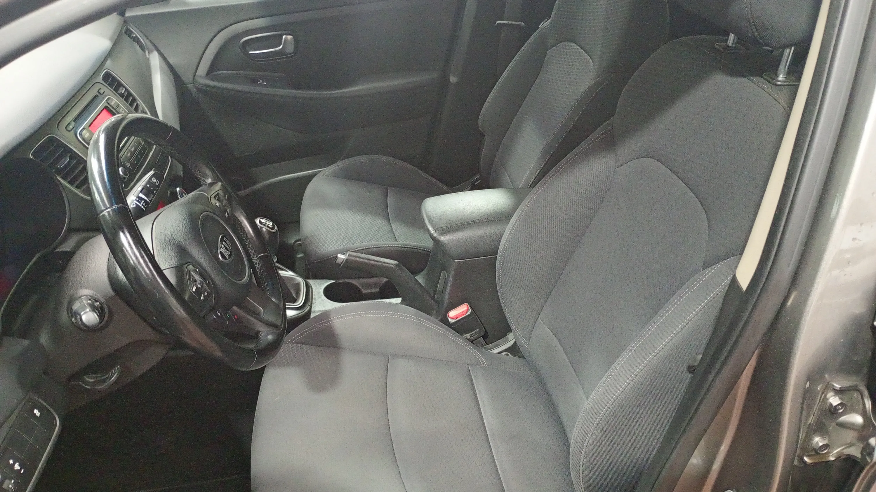 Kia Carens 1.6 GDi Basic - foto 14