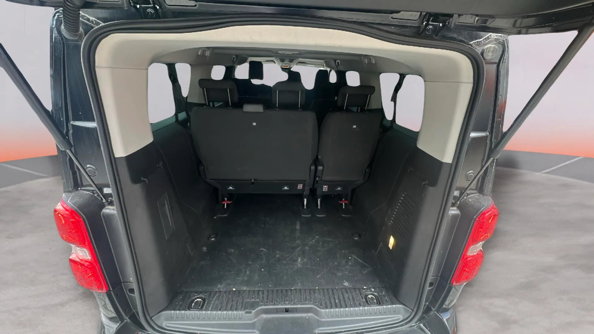 Peugeot Traveller Business Long BlueHDi 180 EAT8 - foto 9