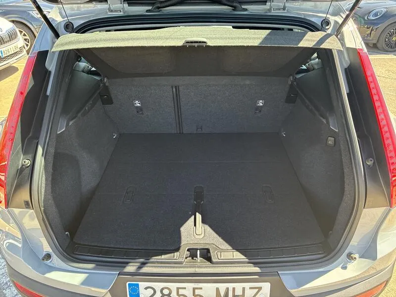 Volvo XC40 1.5 T2 Essential Dark - foto 31