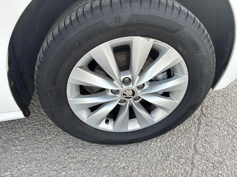 Škoda Kamiq 1.0 TSI DSG Ambition - foto 35