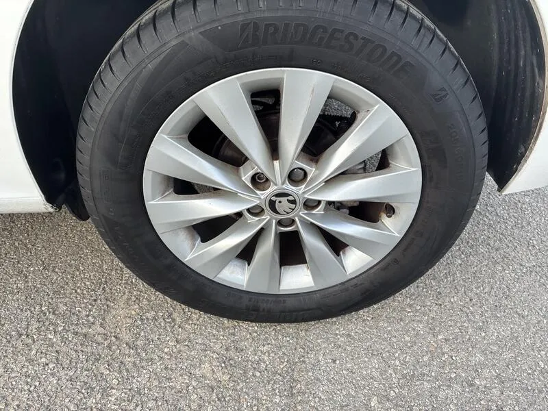 Škoda Kamiq 1.0 TSI DSG Ambition - foto 30