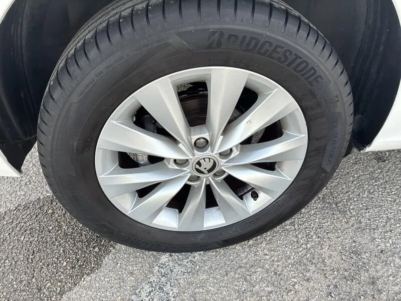 Škoda Kamiq 1.0 TSI DSG Ambition - foto 34