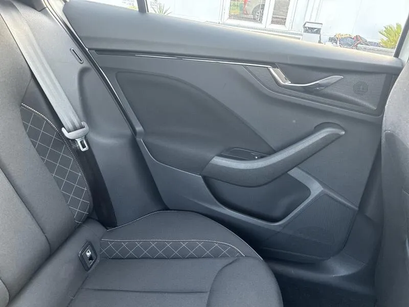 Škoda Kamiq 1.0 TSI DSG Ambition - foto 26