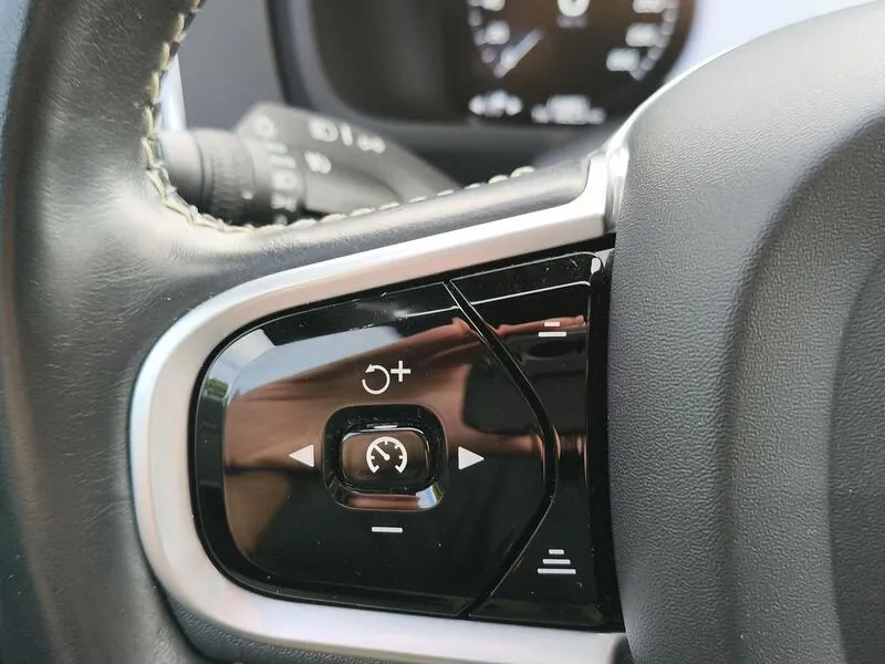 Volvo XC90 2.0 B5 D AWD R-Design - foto 27