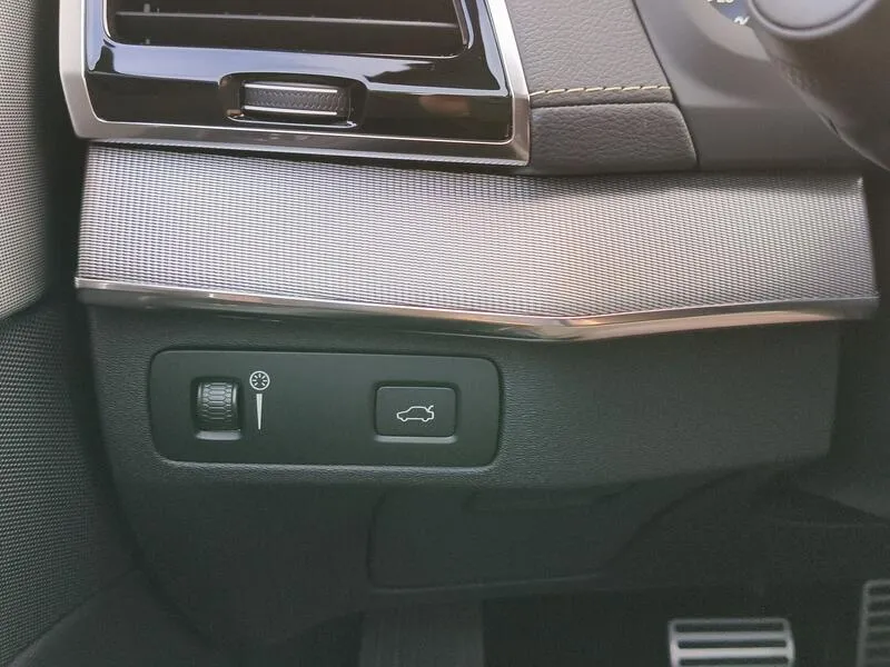 Volvo XC90 2.0 B5 D AWD R-Design - foto 29
