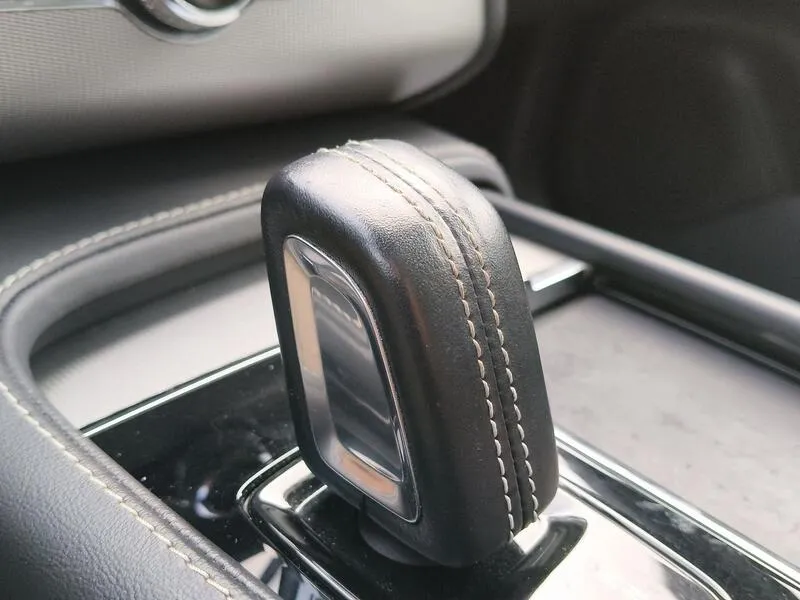 Volvo XC90 2.0 B5 D AWD R-Design - foto 14