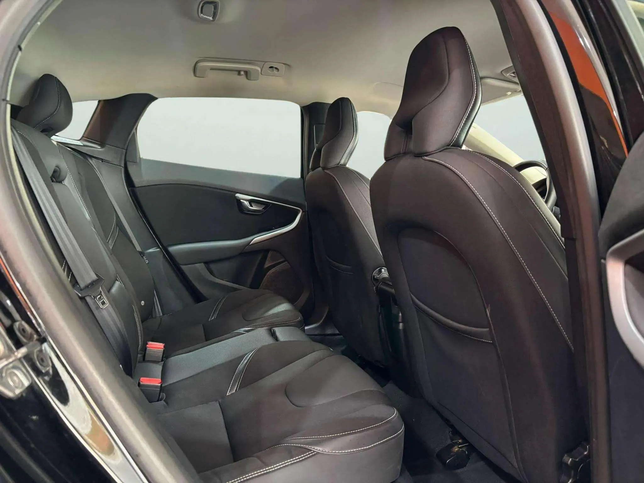 Volvo V40 2.0 D2 - foto 13
