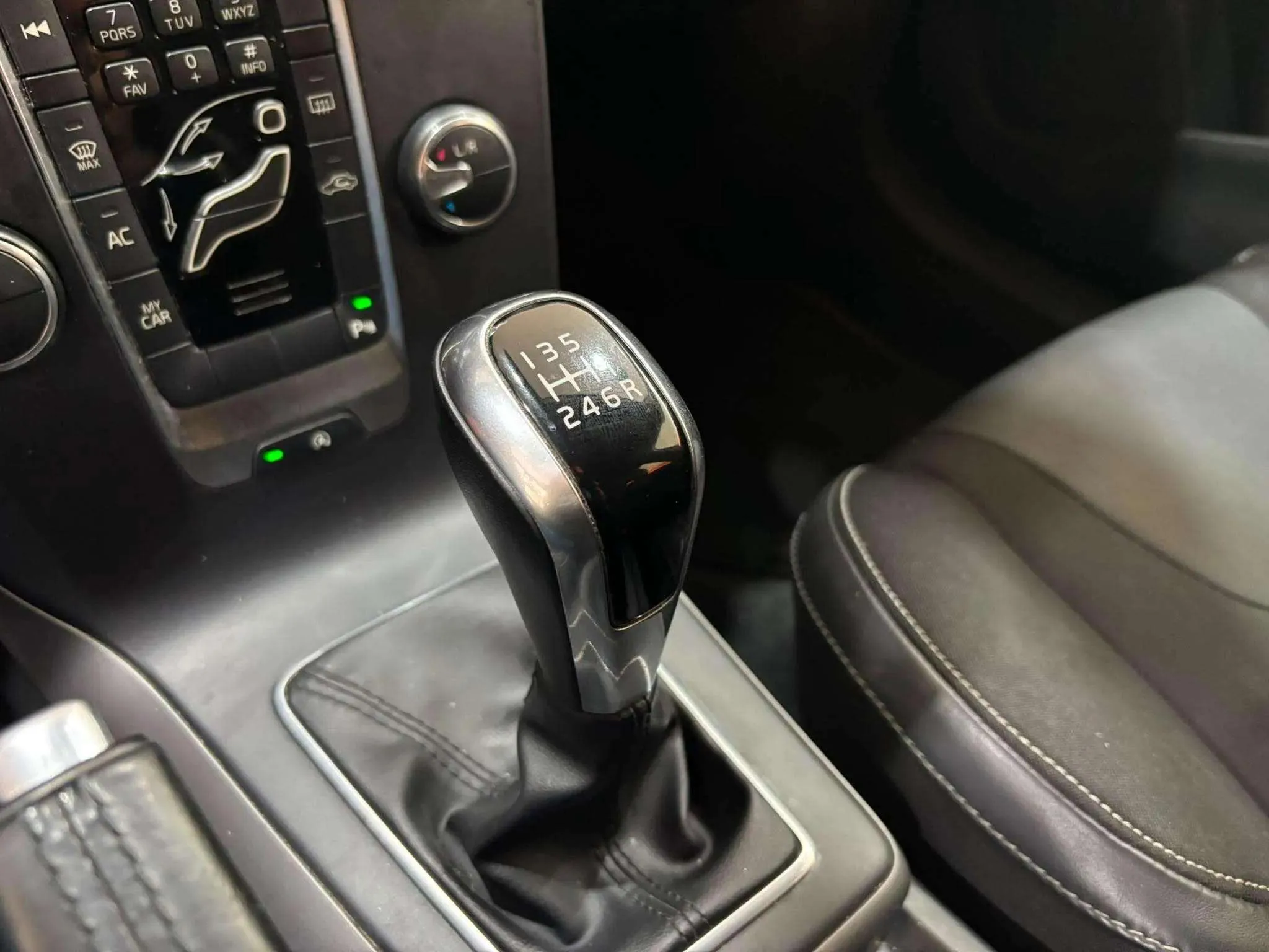 Volvo V40 2.0 D2 - foto 17