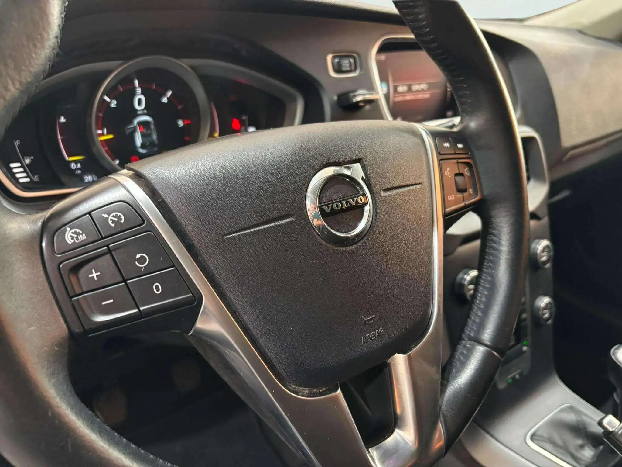 Volvo V40 2.0 D2 - foto 8