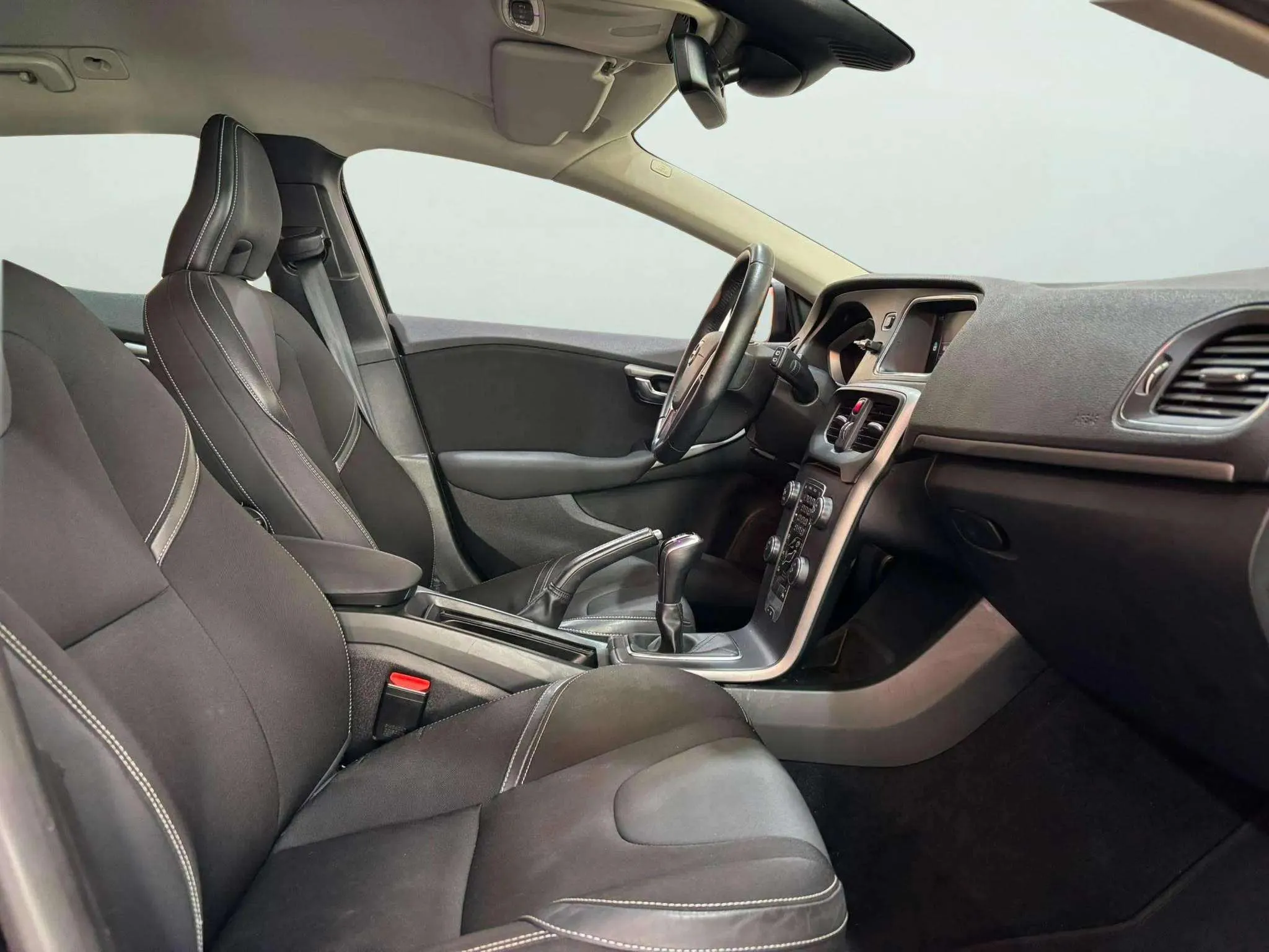 Volvo V40 2.0 D2 - foto 11