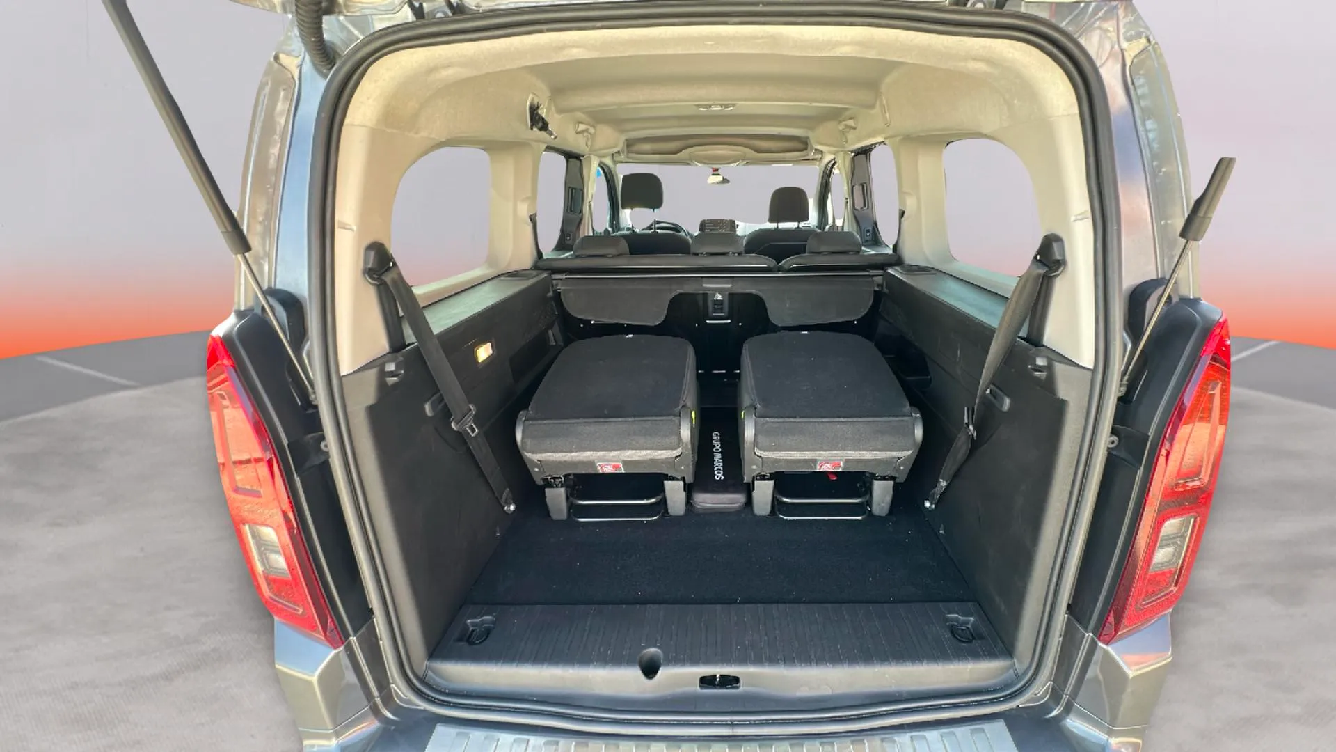 Opel Combo 1.2 T Elegance XL - foto 21