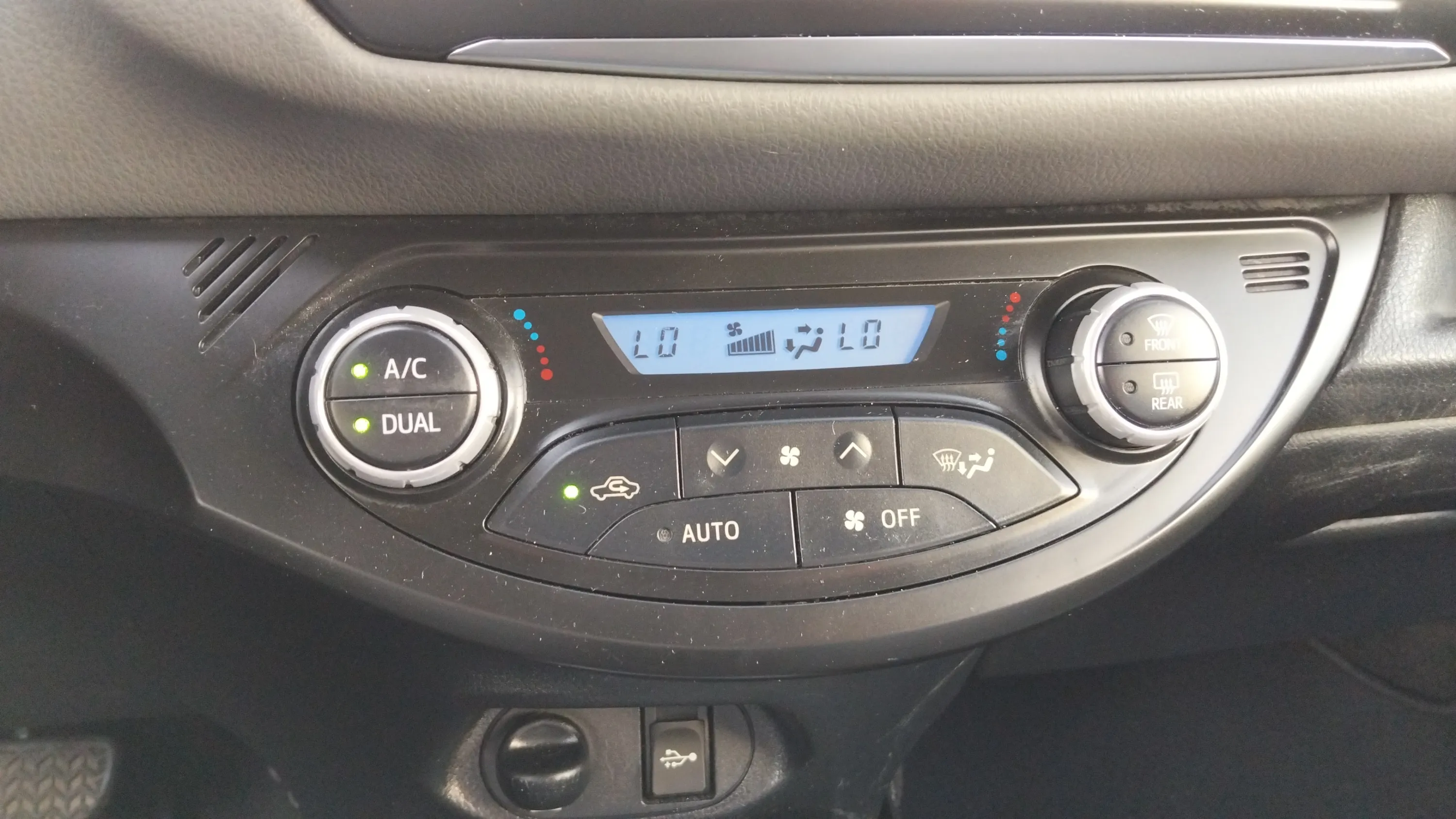 Toyota Yaris 1.5 100H Active Tech - foto 10