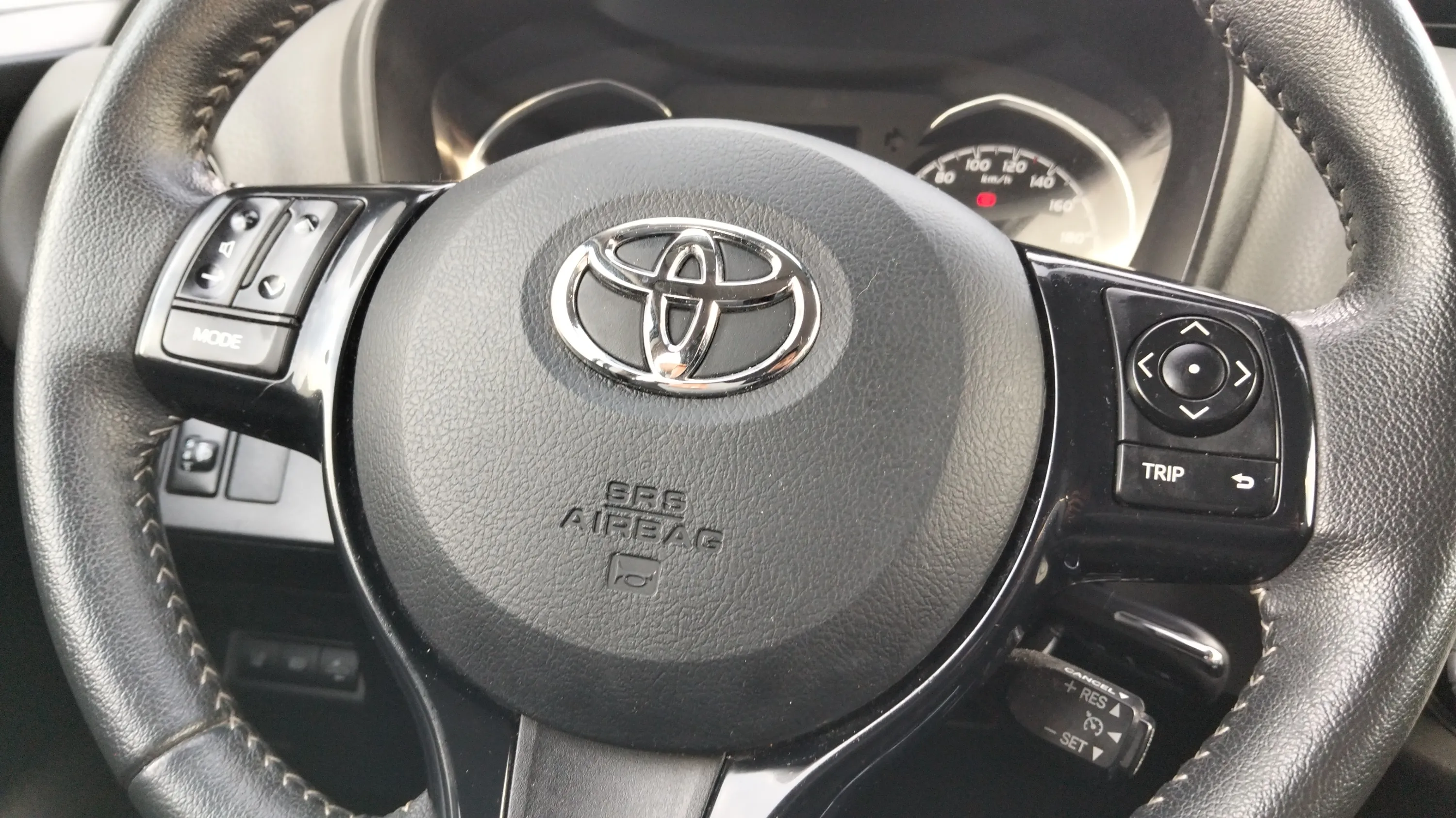 Toyota Yaris 1.5 100H Active Tech - foto 9