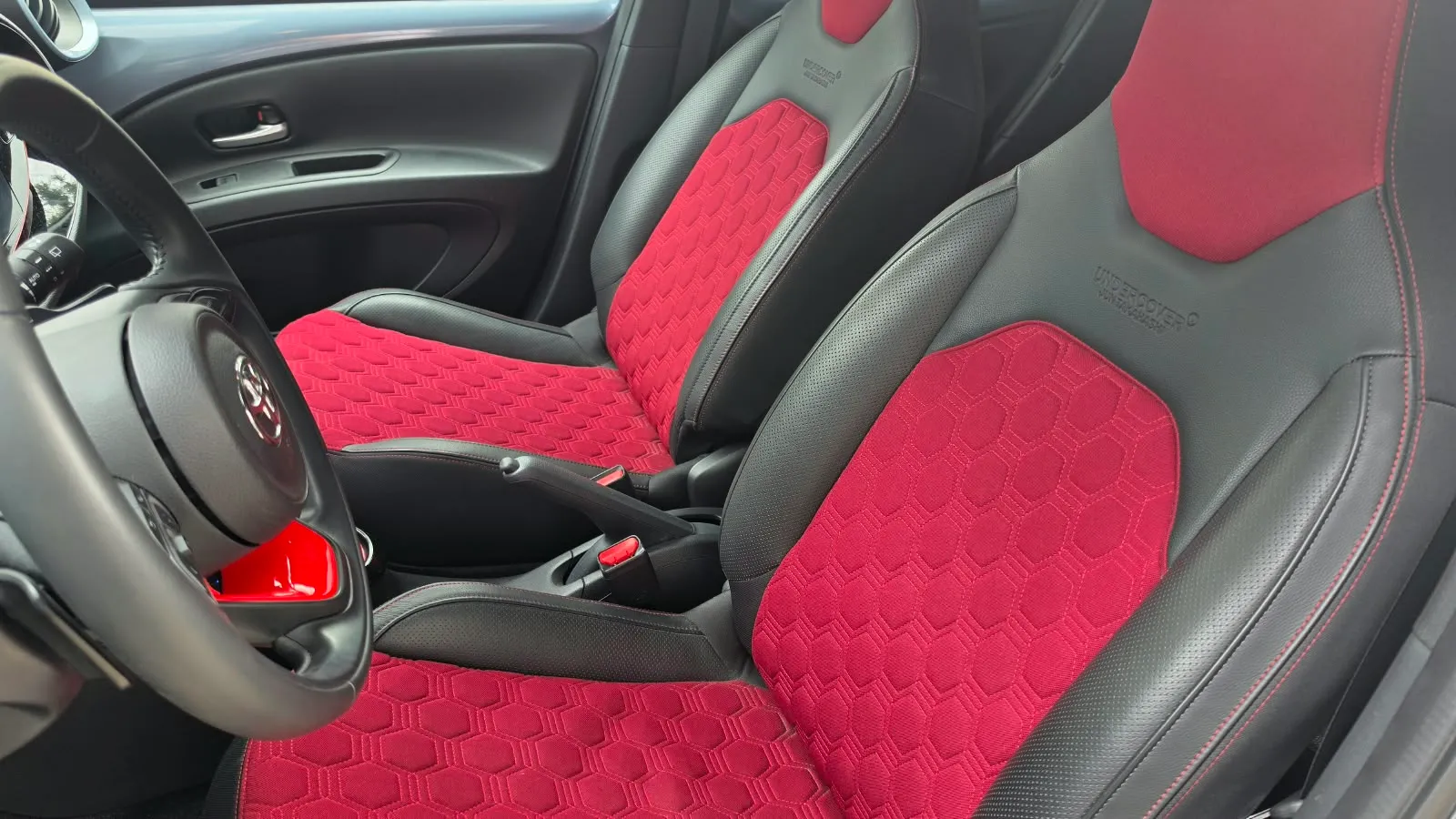 Toyota Aygo X 1.0 VVT-I Undercover CVT - foto 12