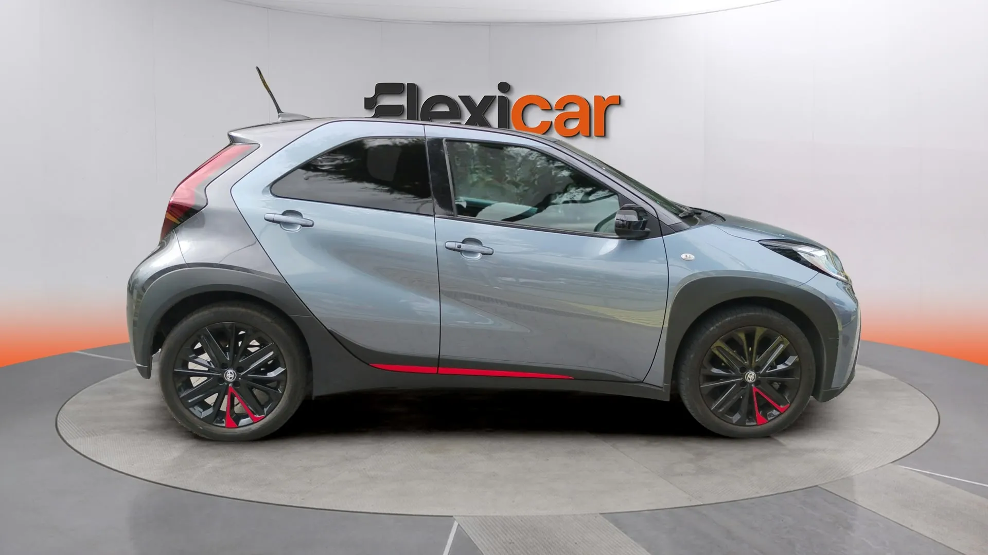 Toyota Aygo X 1.0 VVT-I Undercover CVT - foto 2