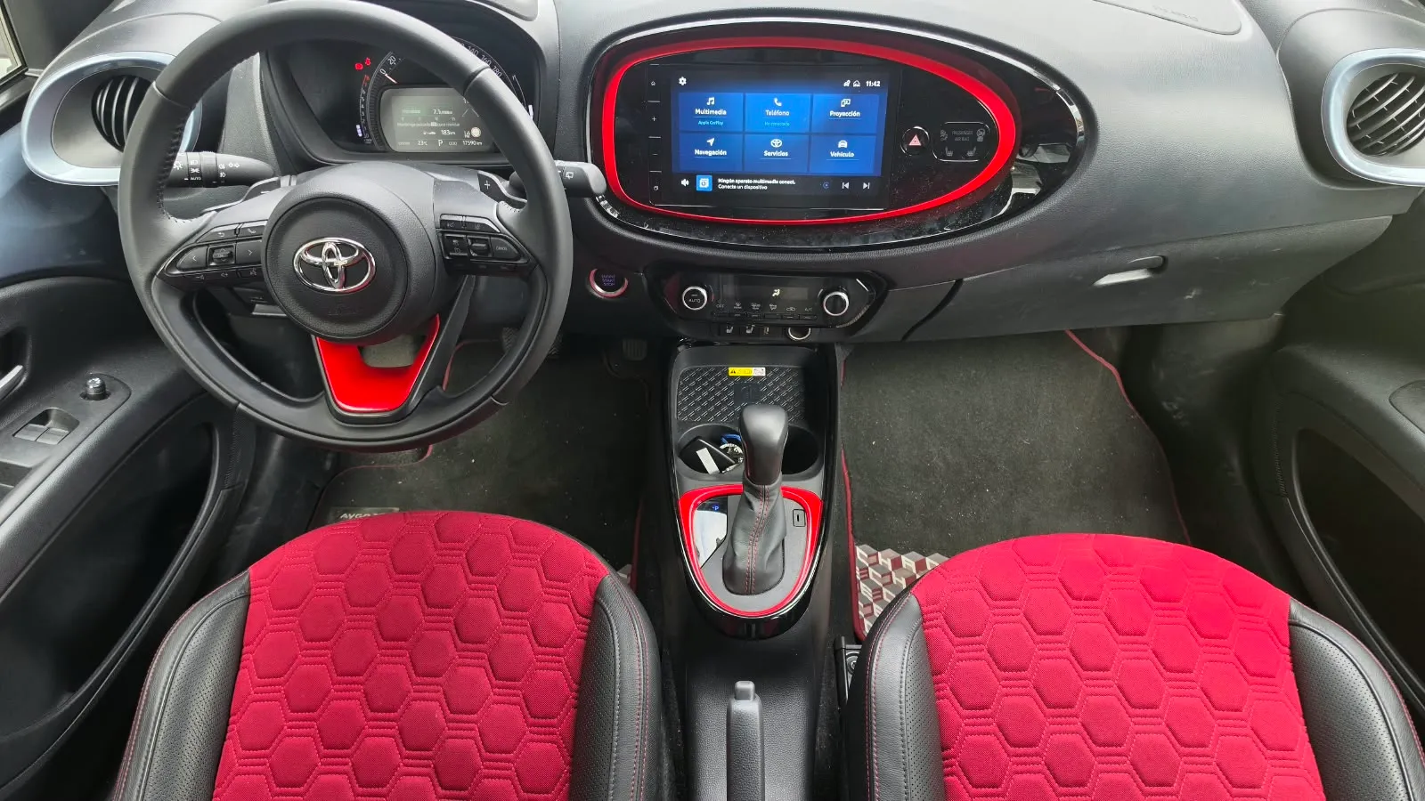 Toyota Aygo X 1.0 VVT-I Undercover CVT - foto 9