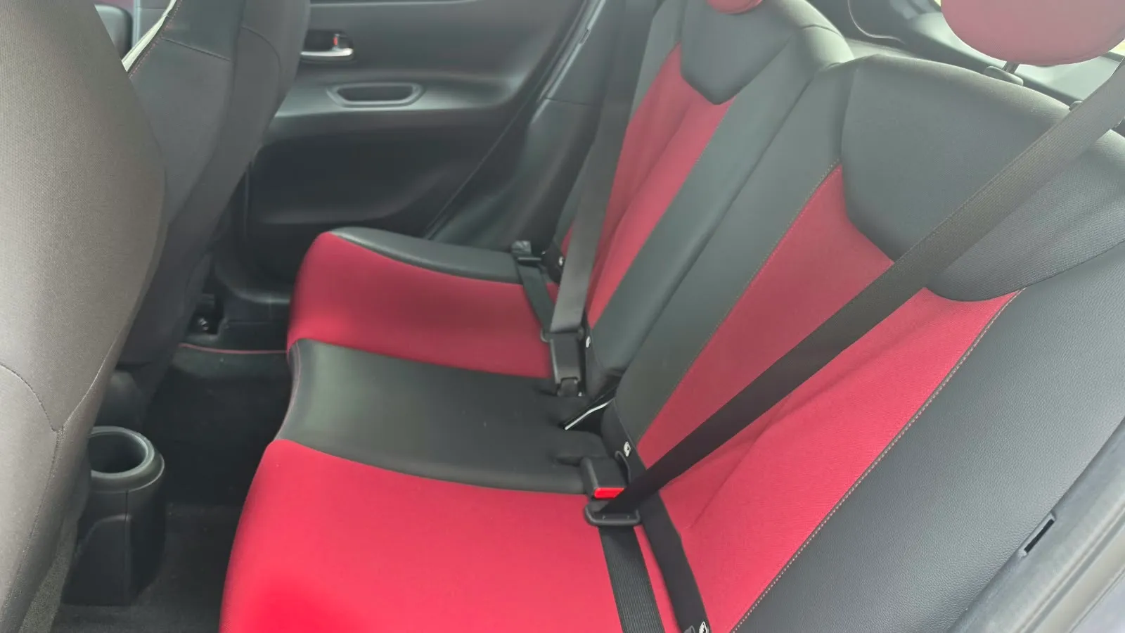 Toyota Aygo X 1.0 VVT-I Undercover CVT - foto 13