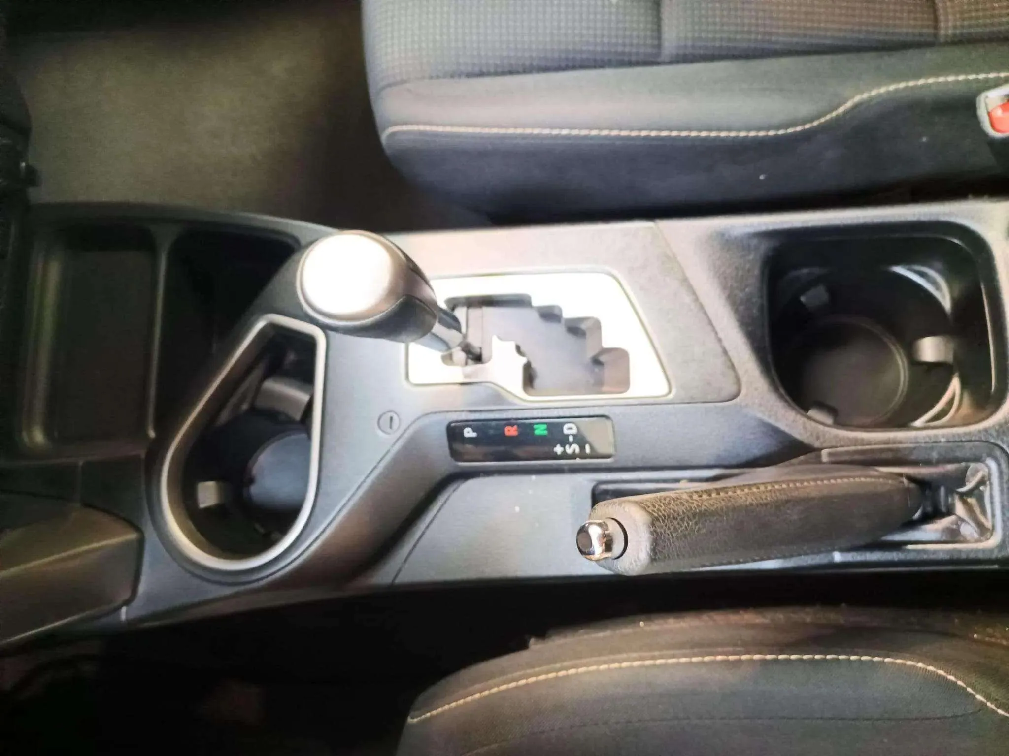 Toyota RAV4 2.5l hybrid 4WD Executive - foto 8