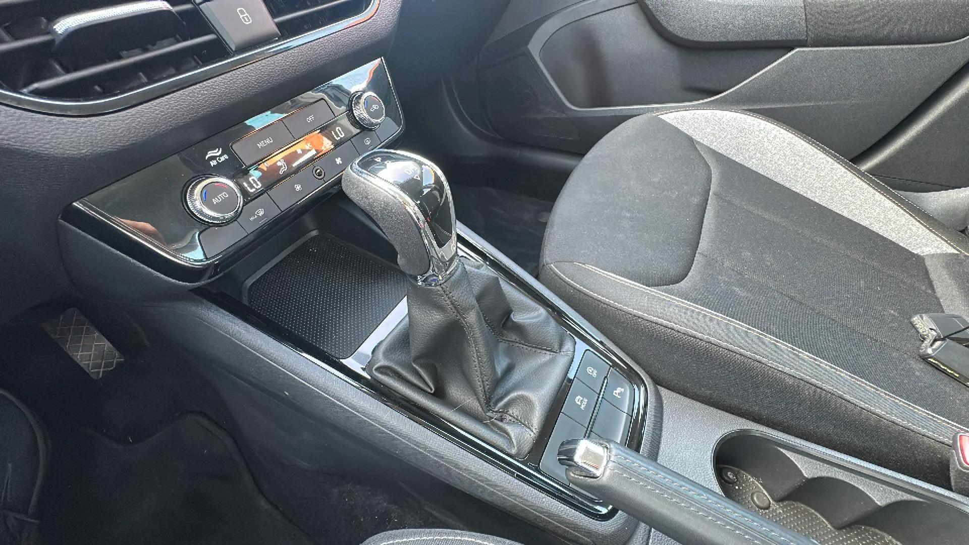 Škoda Kamiq 1.0 TSI DSG Design - foto 10