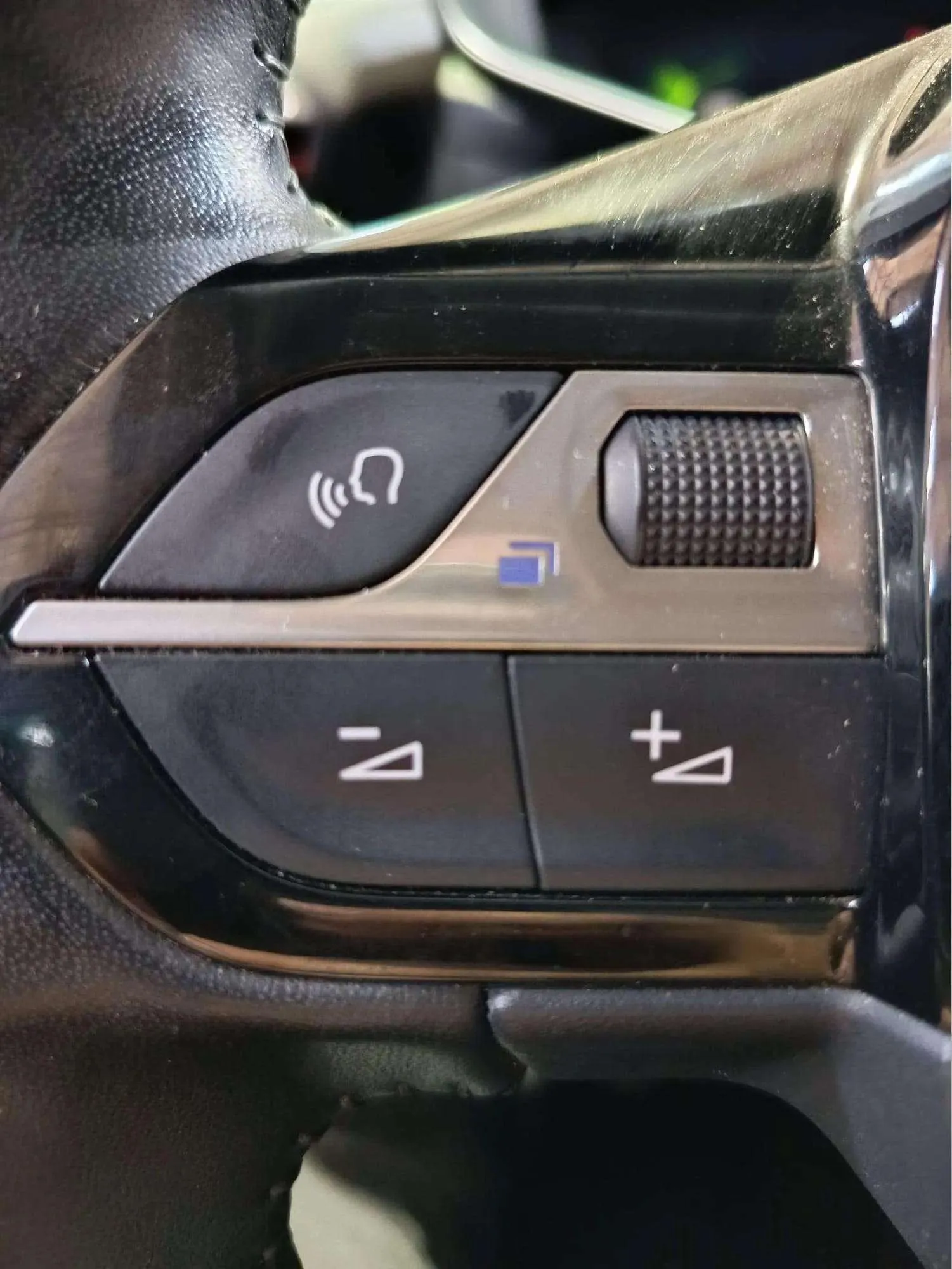 Peugeot 2008 Allure PureTech 130 BVM6 - foto 10
