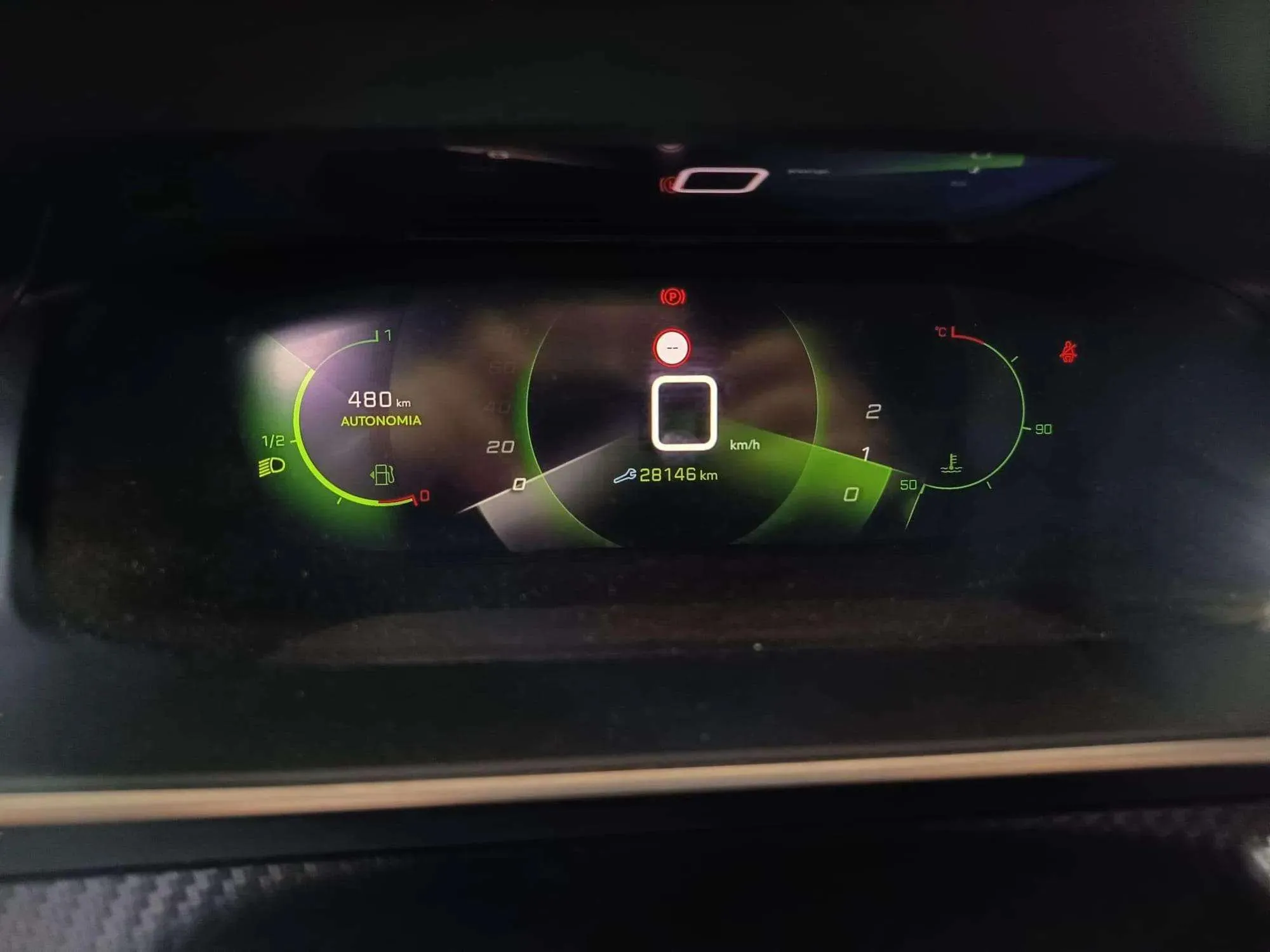 Peugeot 2008 Allure PureTech 130 BVM6 - foto 11