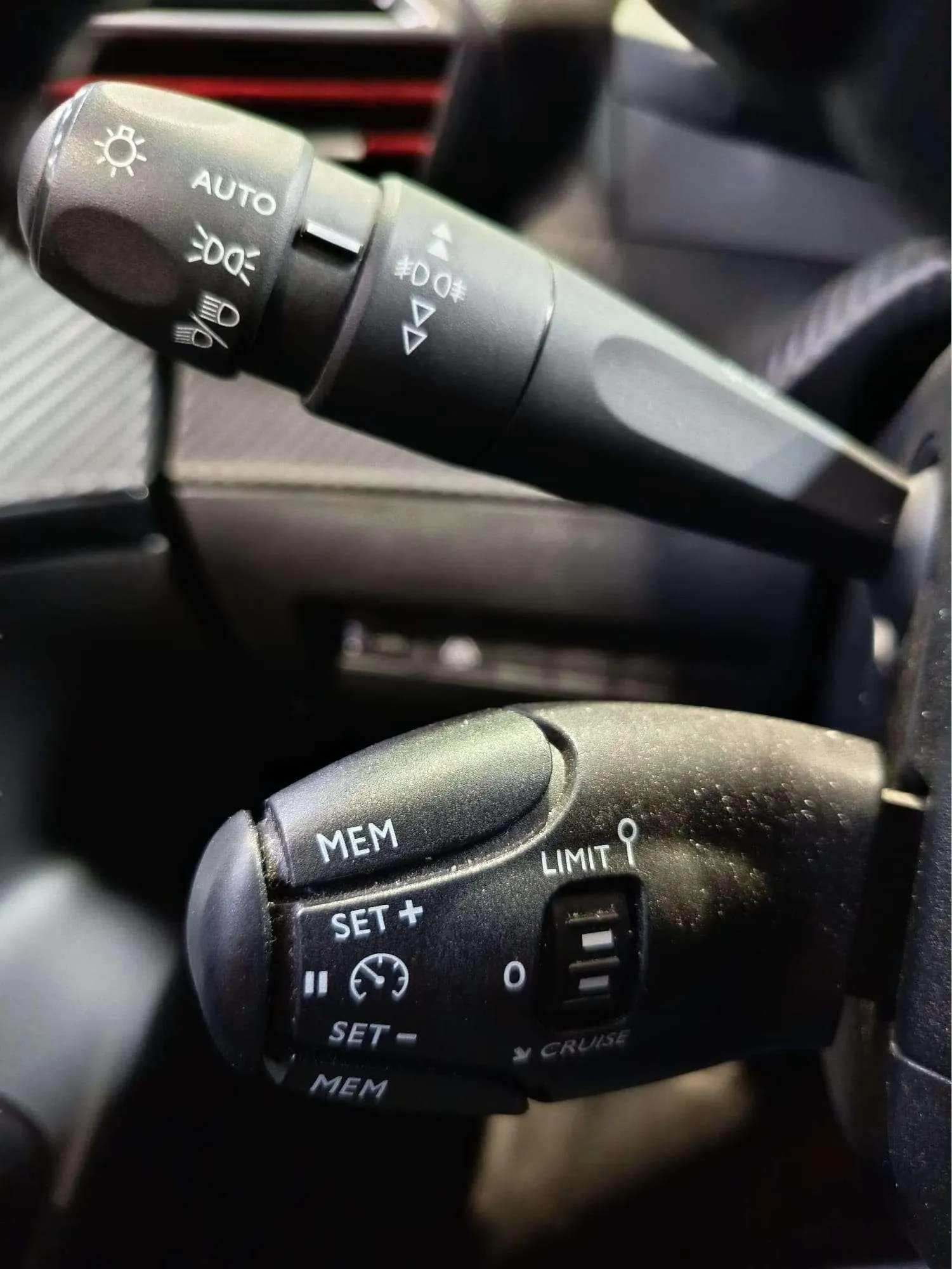 Peugeot 2008 Allure PureTech 130 BVM6 - foto 9
