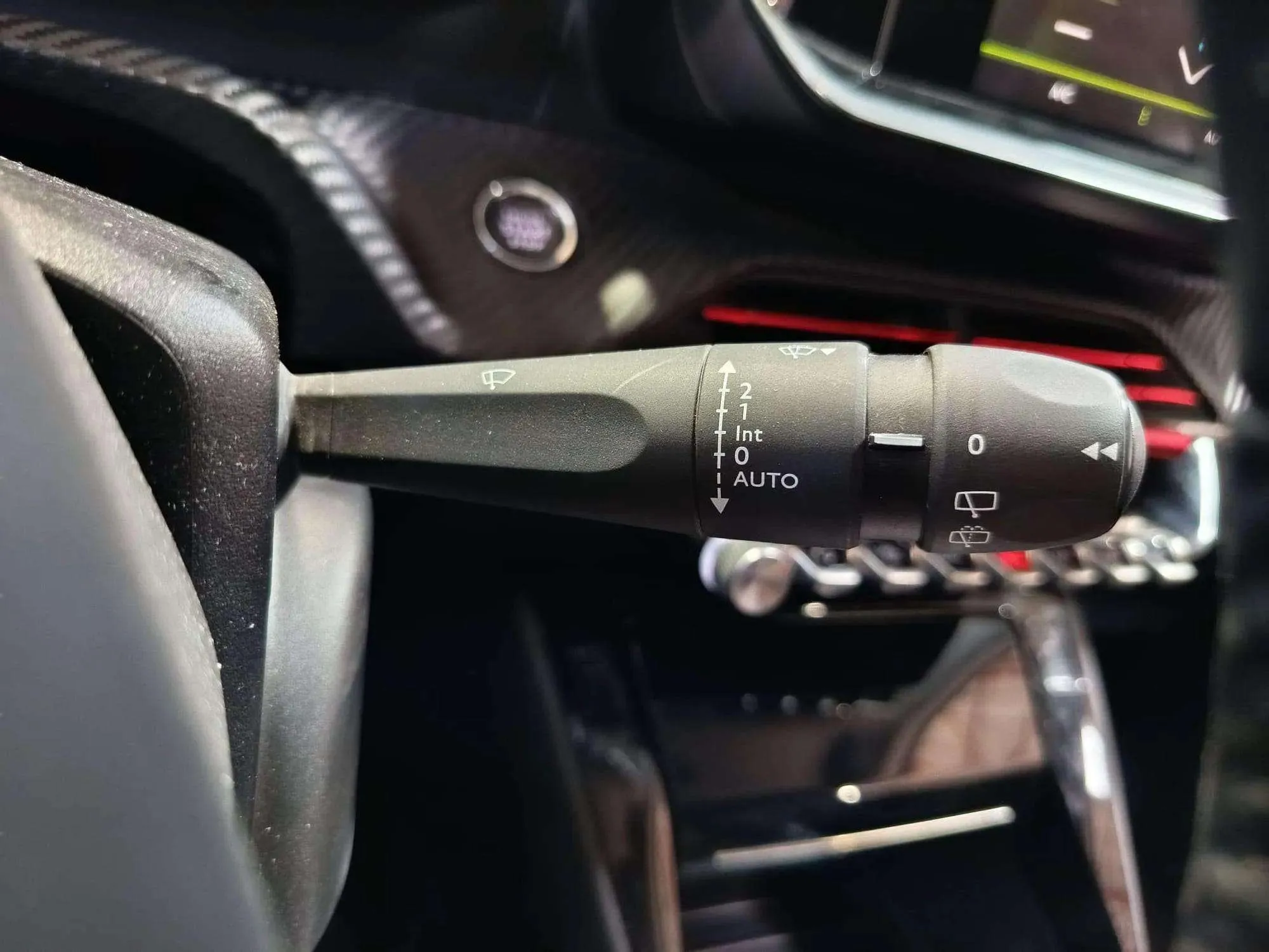 Peugeot 2008 Allure PureTech 130 BVM6 - foto 13