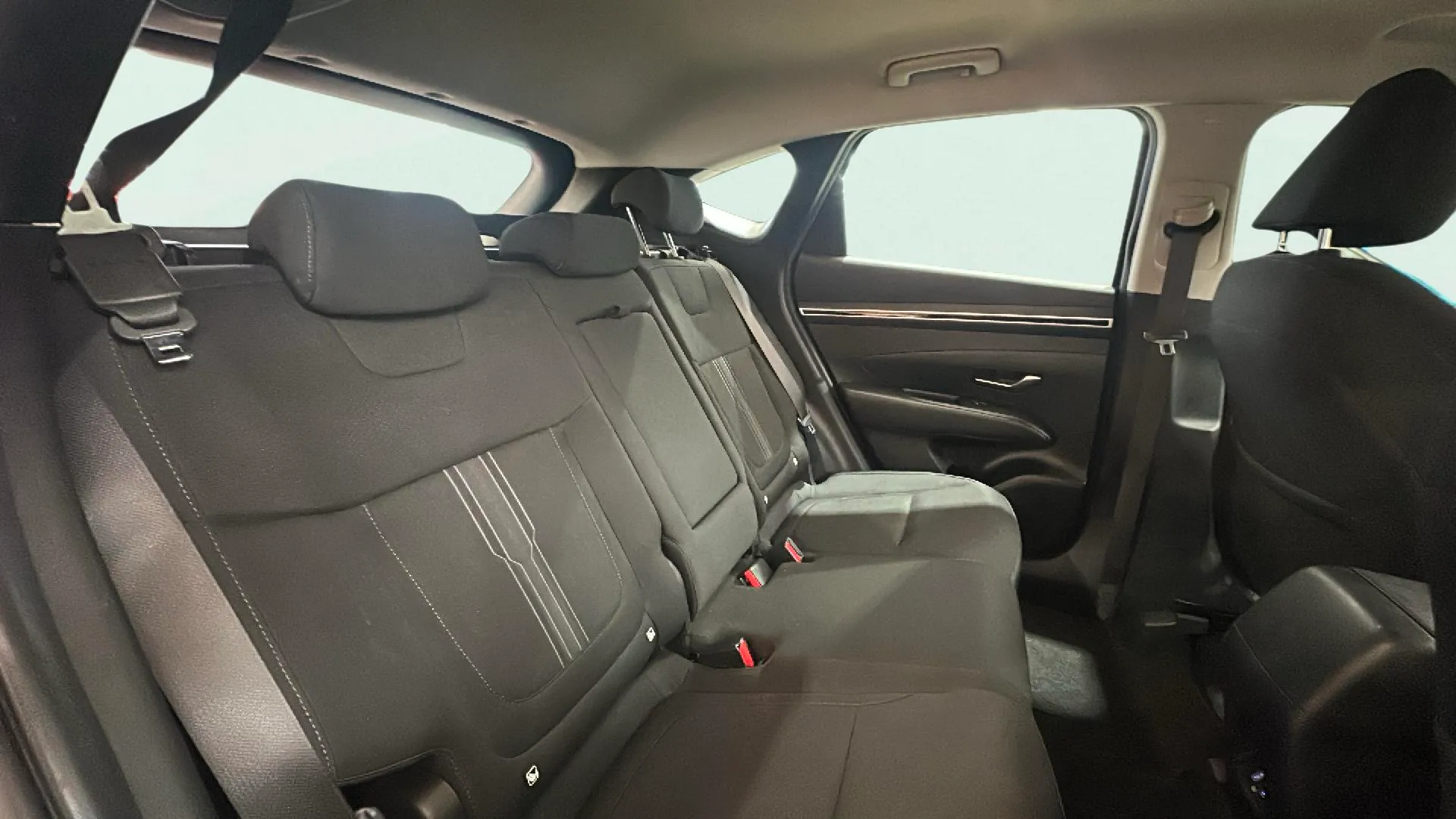 Hyundai Tucson 1.6 T-GDi 48V Maxx - foto 24