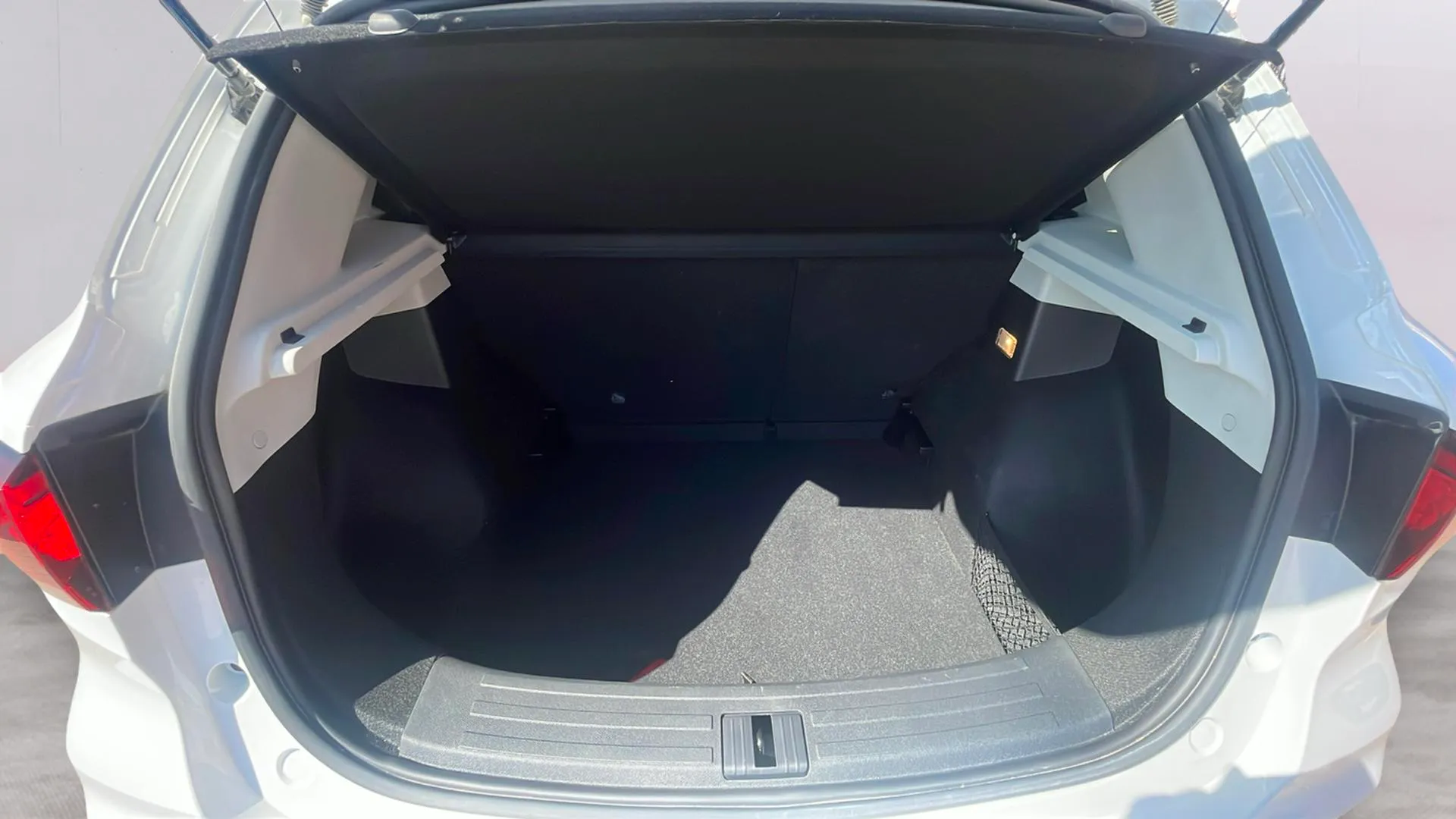 MG ZS 1.5 Luxury - foto 16