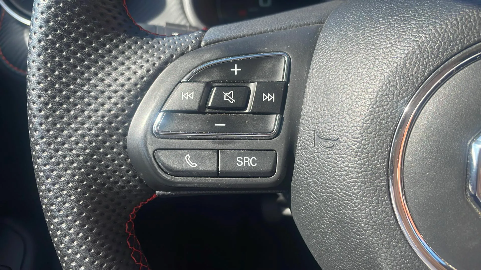 MG ZS 1.5 Luxury - foto 35