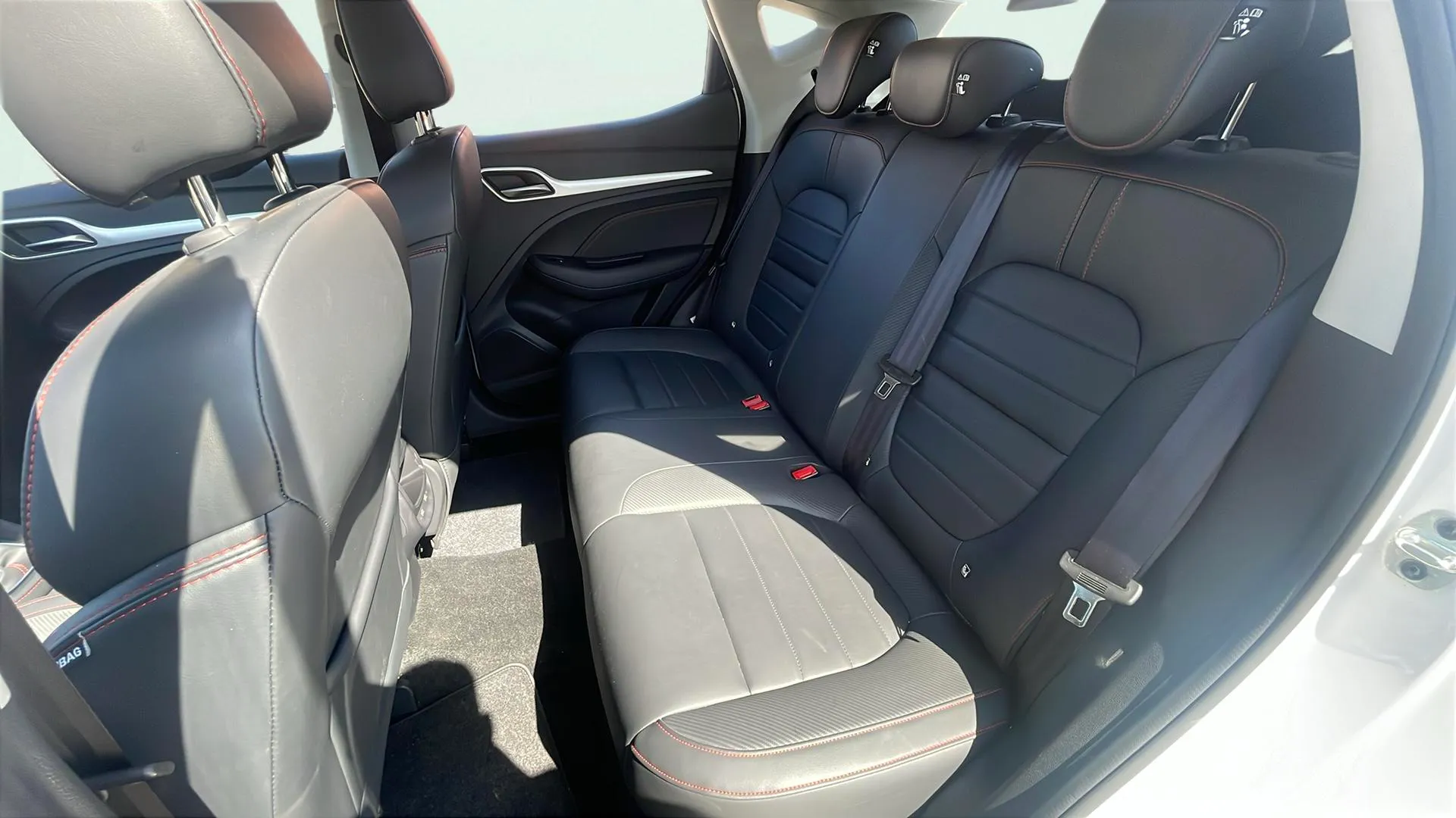 MG ZS 1.5 Luxury - foto 15