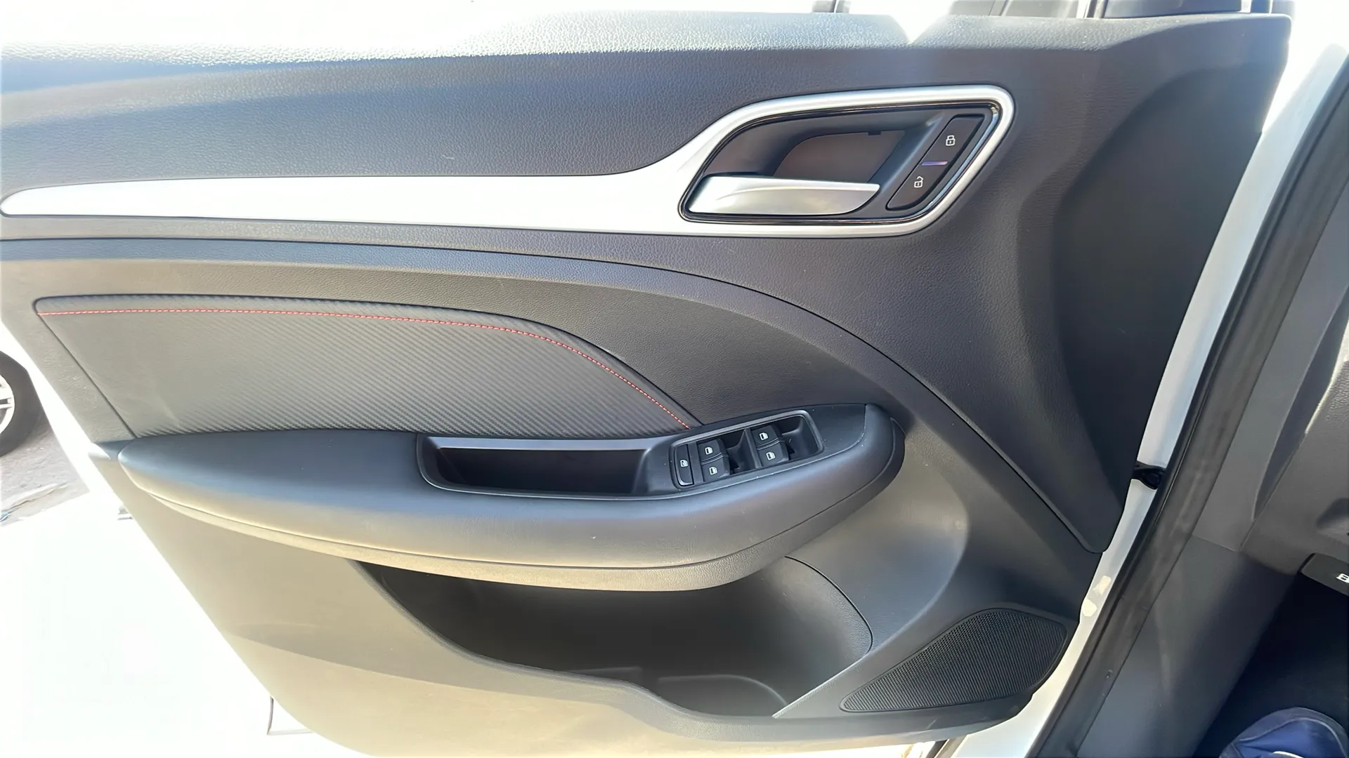 MG ZS 1.5 Luxury - foto 18