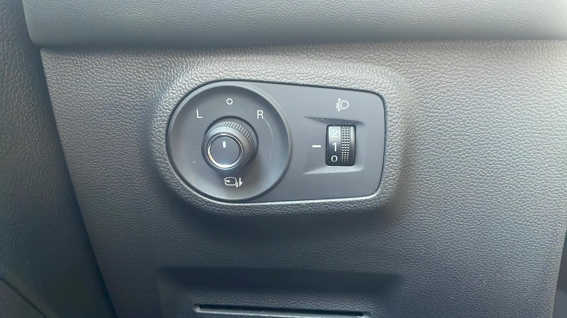 MG ZS 1.5 Luxury - foto 36