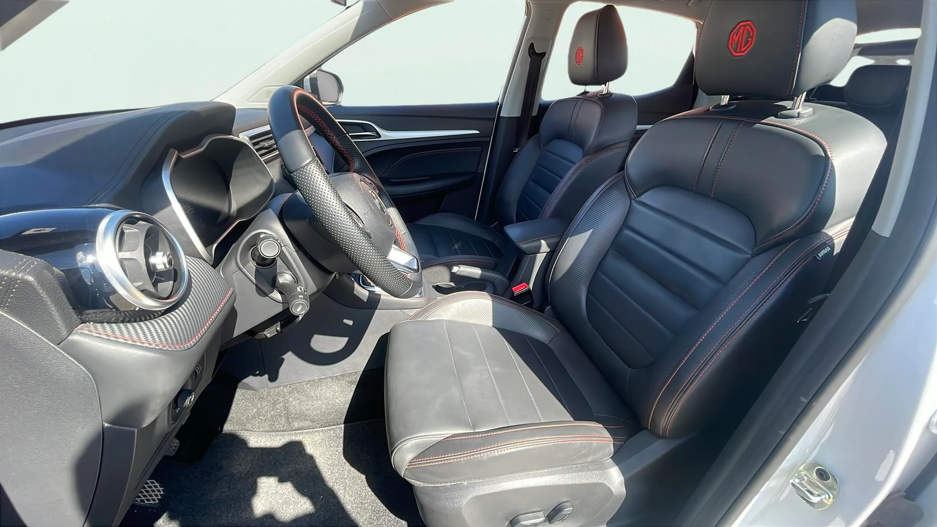 MG ZS 1.5 Luxury - foto 14