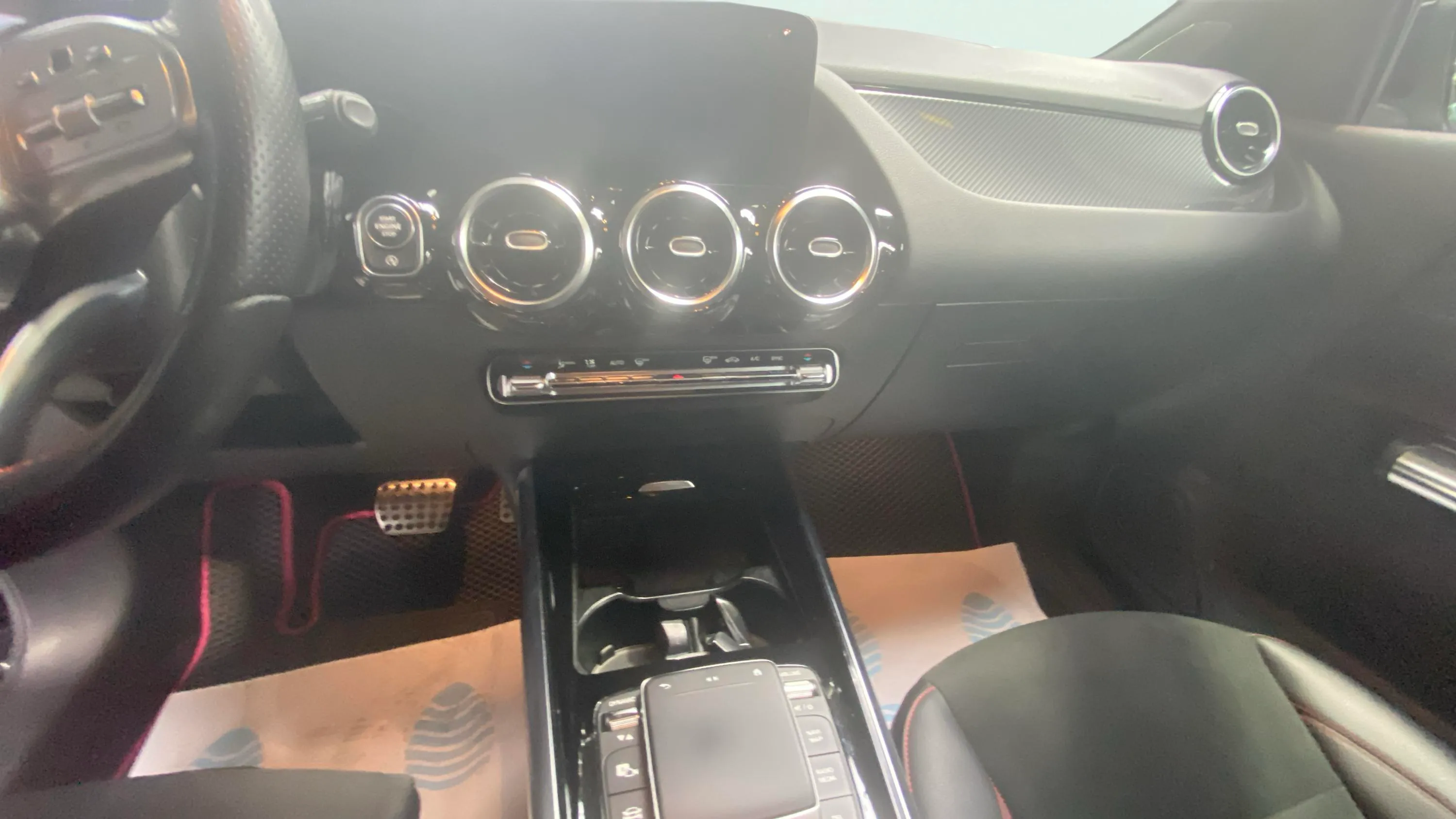 Mercedes-Benz GLA 200 - foto 16