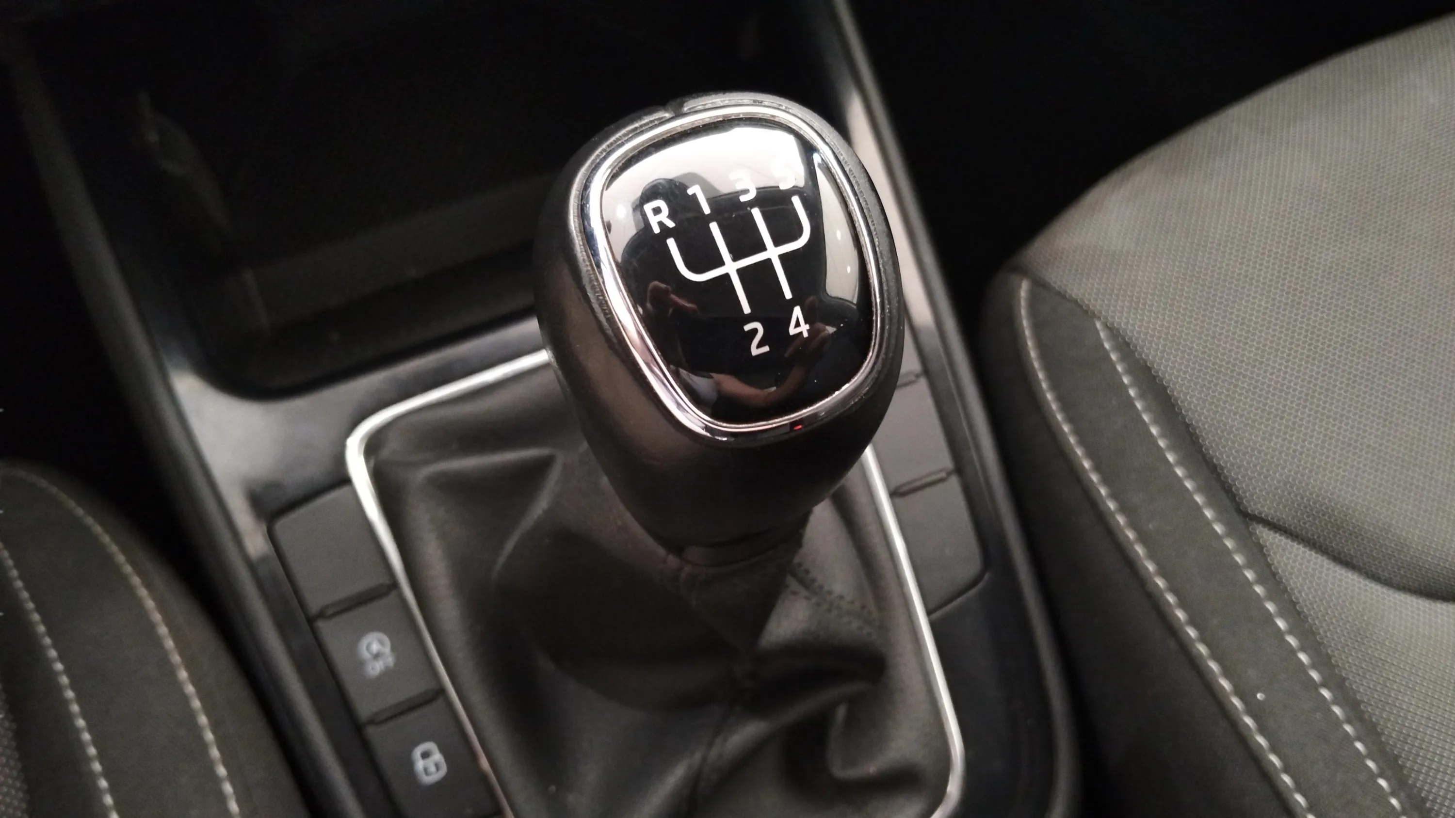 Škoda Fabia 1.0 MPI Active - foto 14